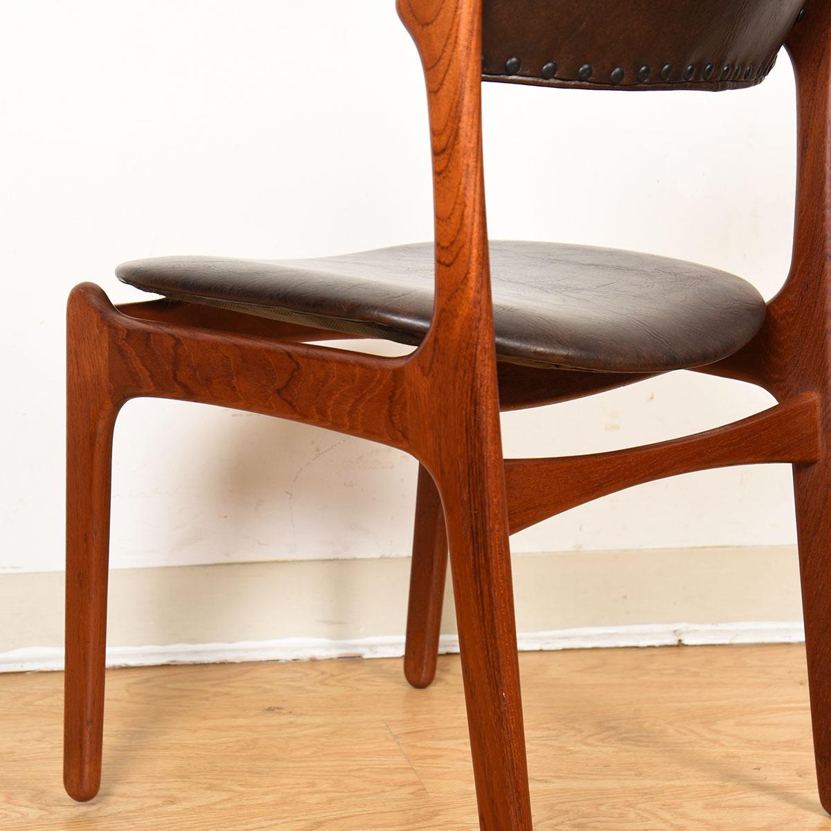 Pair of Danish Teak Dining Chairs in Chocolate Brown by Erik Buch For Sale 3