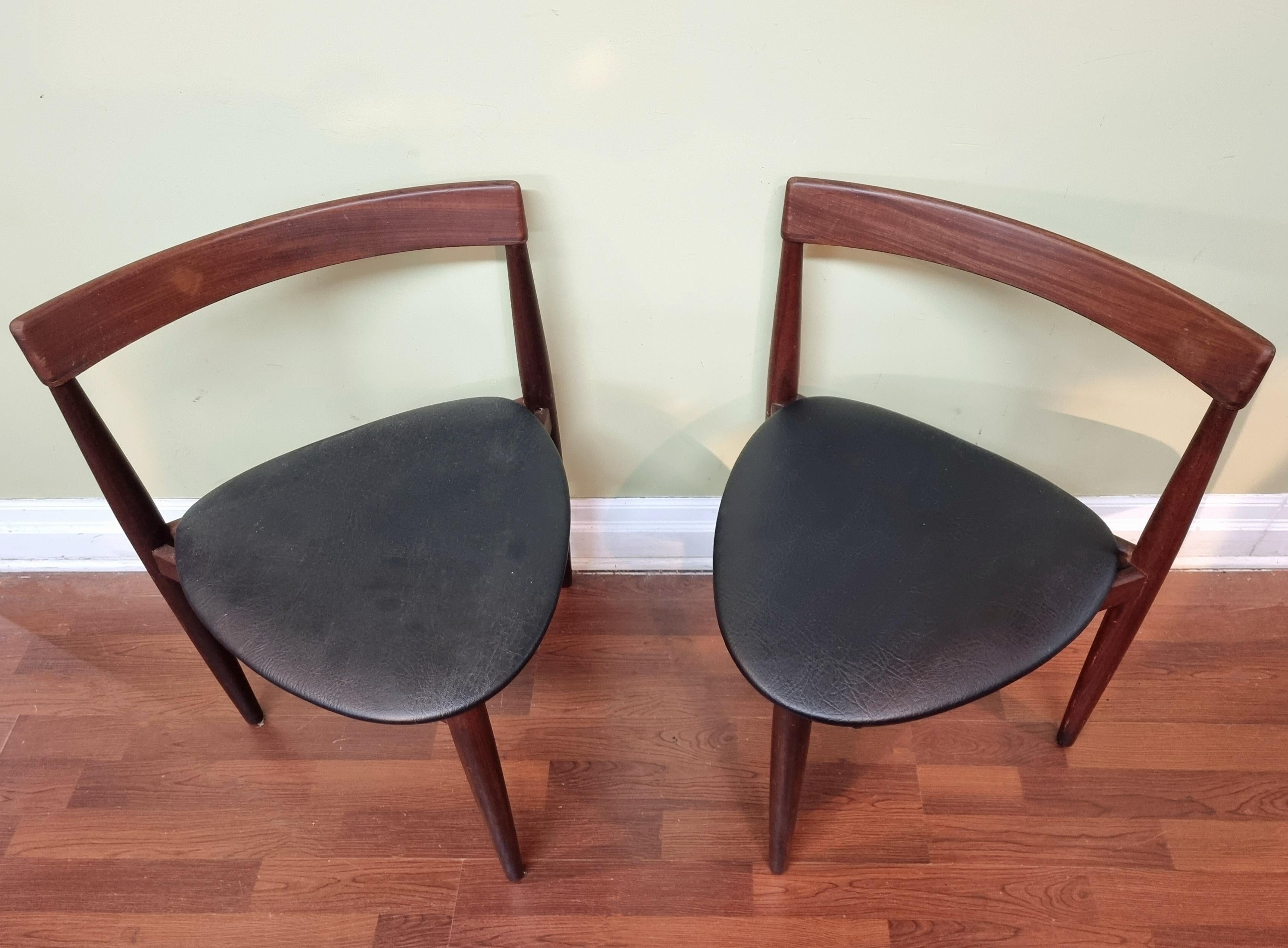 Paire de chaises triangulaires danoises en teck Hans Olsen, années 1950, fabriquées au Danemark en vente 4