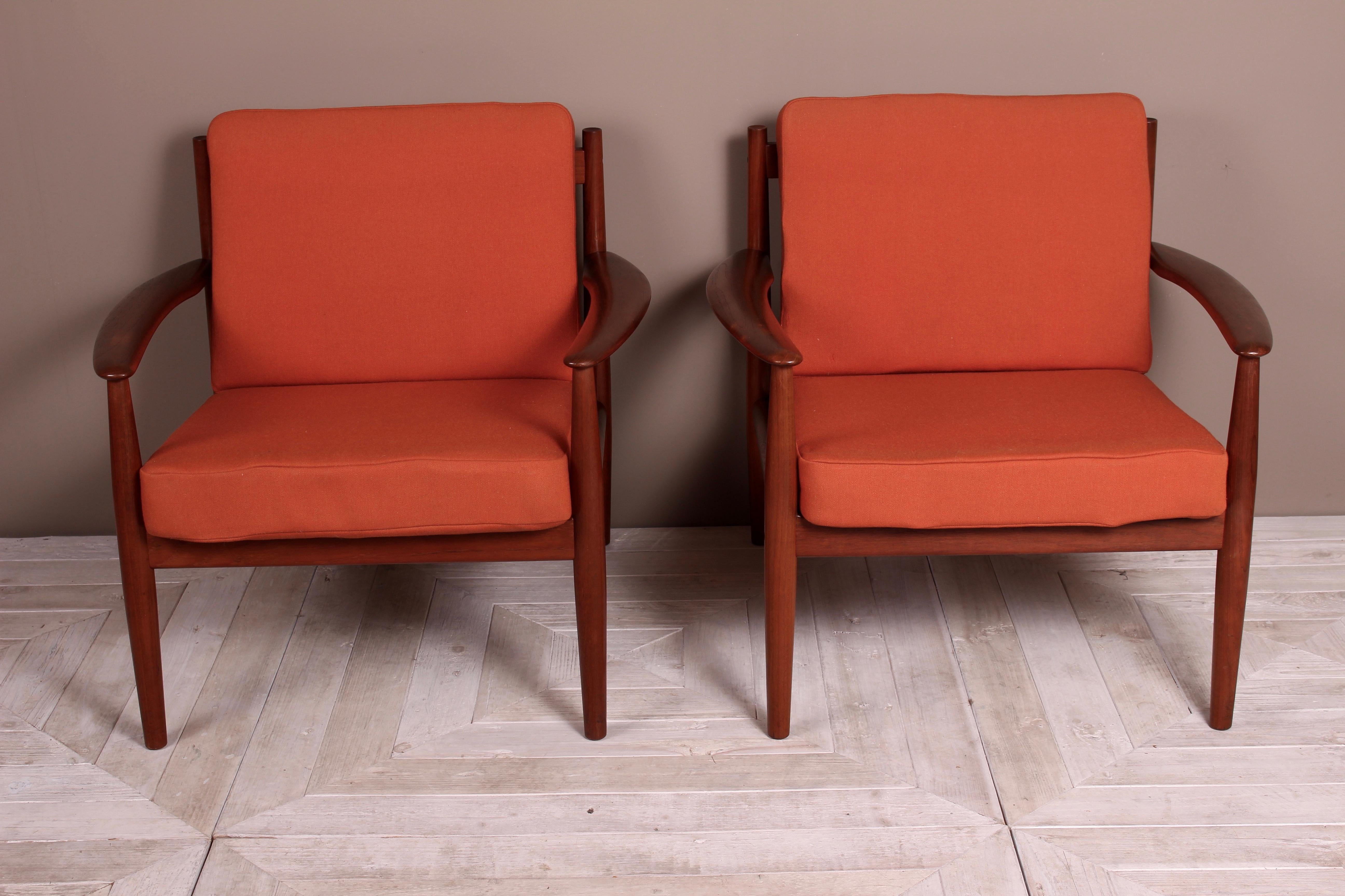 Pair of Danish Teak Lounge Chairs by Grete Jalk for France & Son For Sale 1