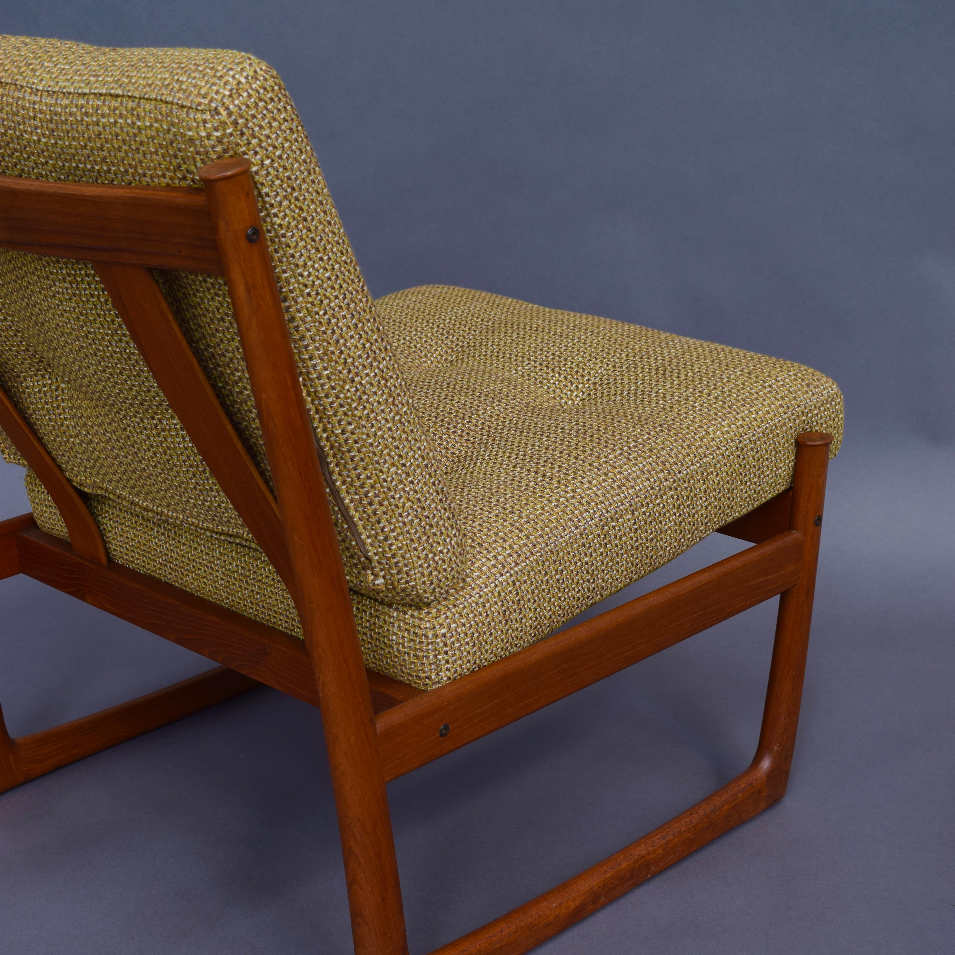 Mid-20th Century Pair of Danish Teak Lounge Chairs by Peter Hvidt and Orla Mølgaard, circa 1960