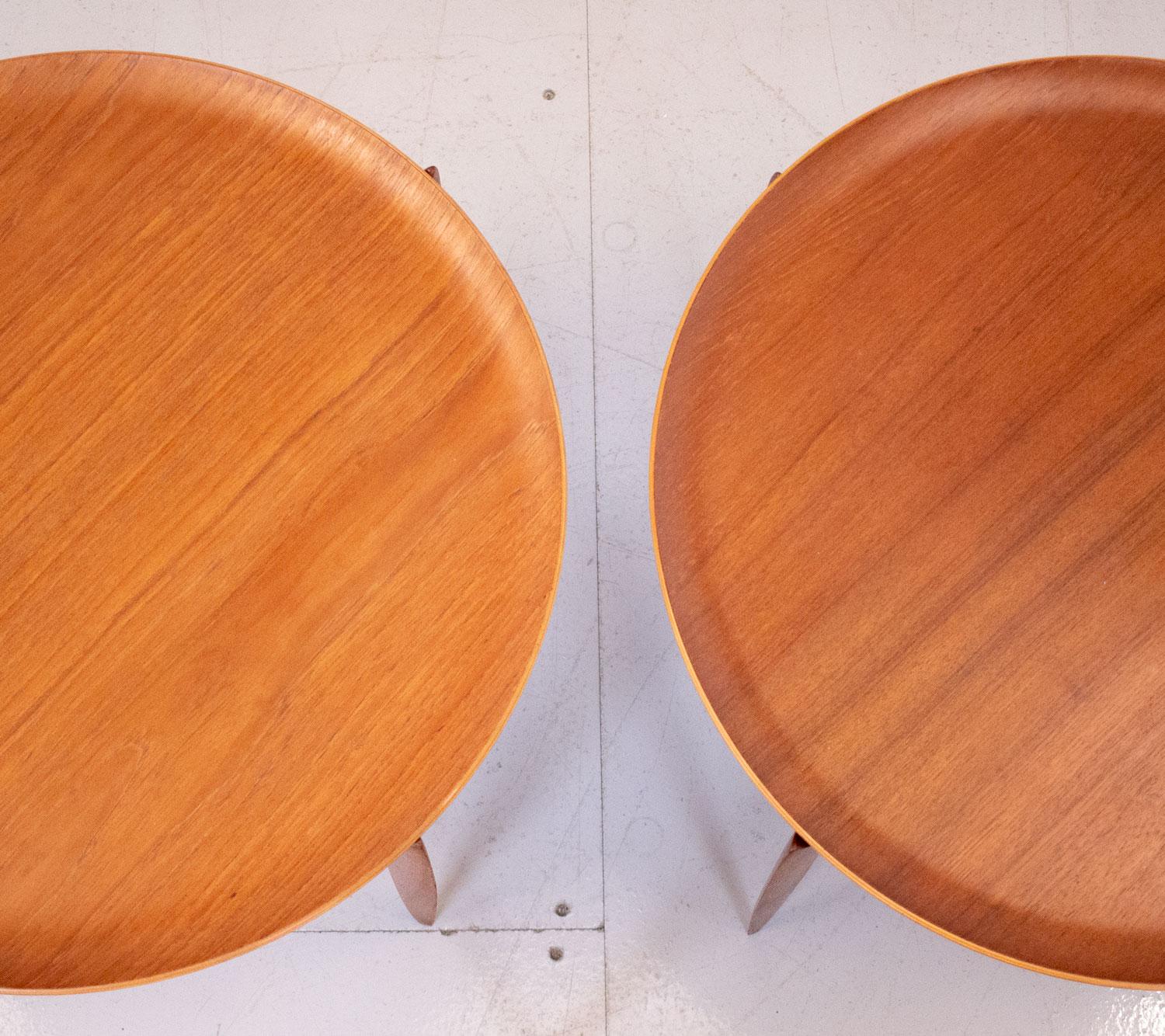 Paire de tables-plateaux danoises en teck modèle 4508 par Fritz Hansen, années 1950 en vente 2