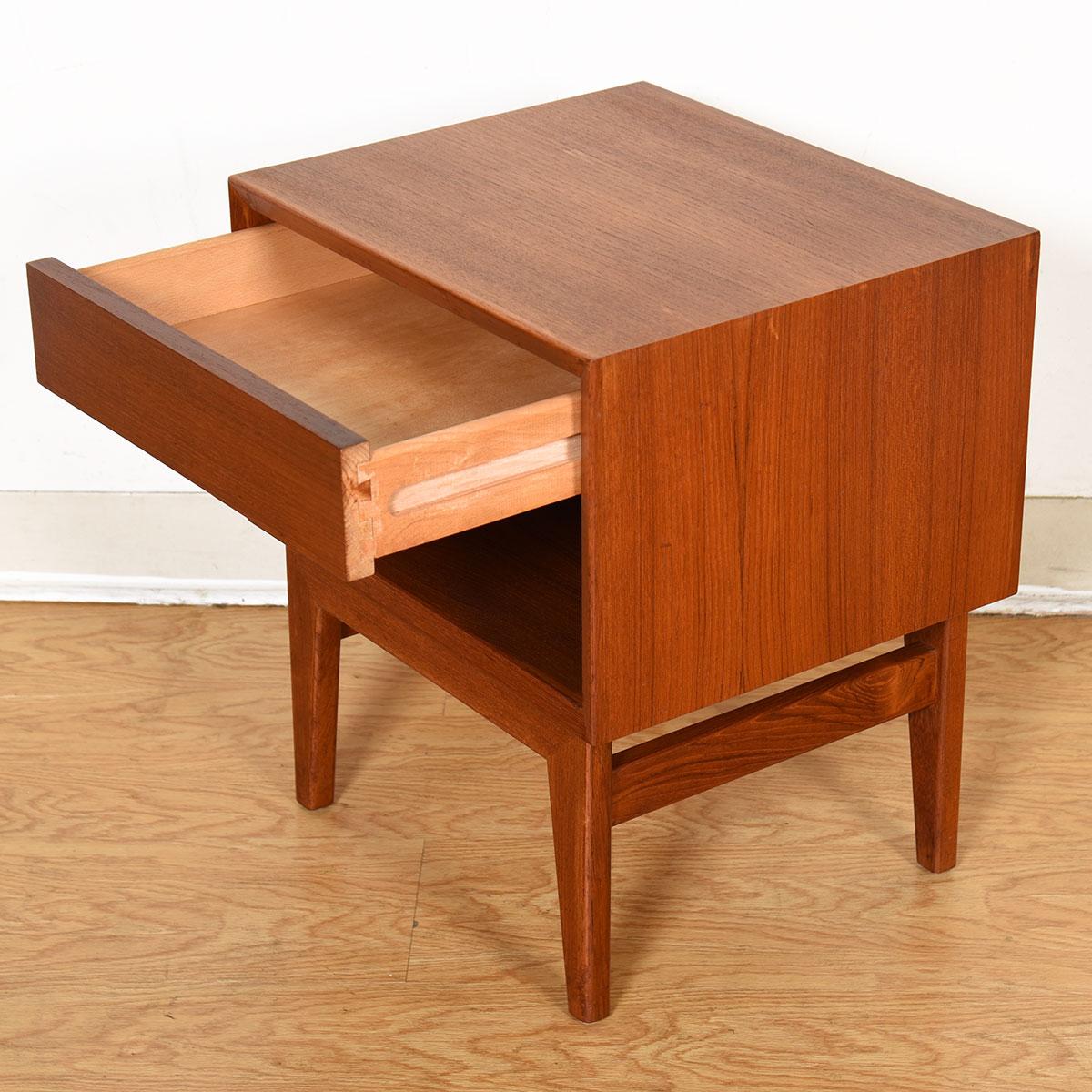 Pair of Danish Teak Nightstands End Tables with Finished Backsides In Good Condition For Sale In Kensington, MD