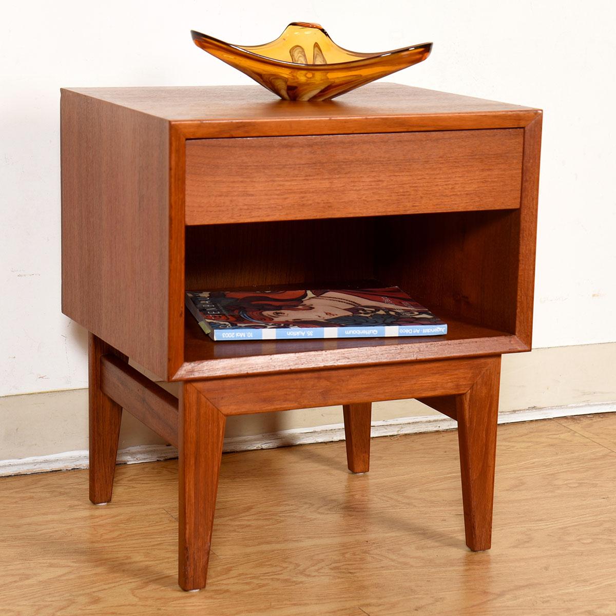 Pair of Danish Teak Nightstands End Tables with Finished Backsides For Sale 2