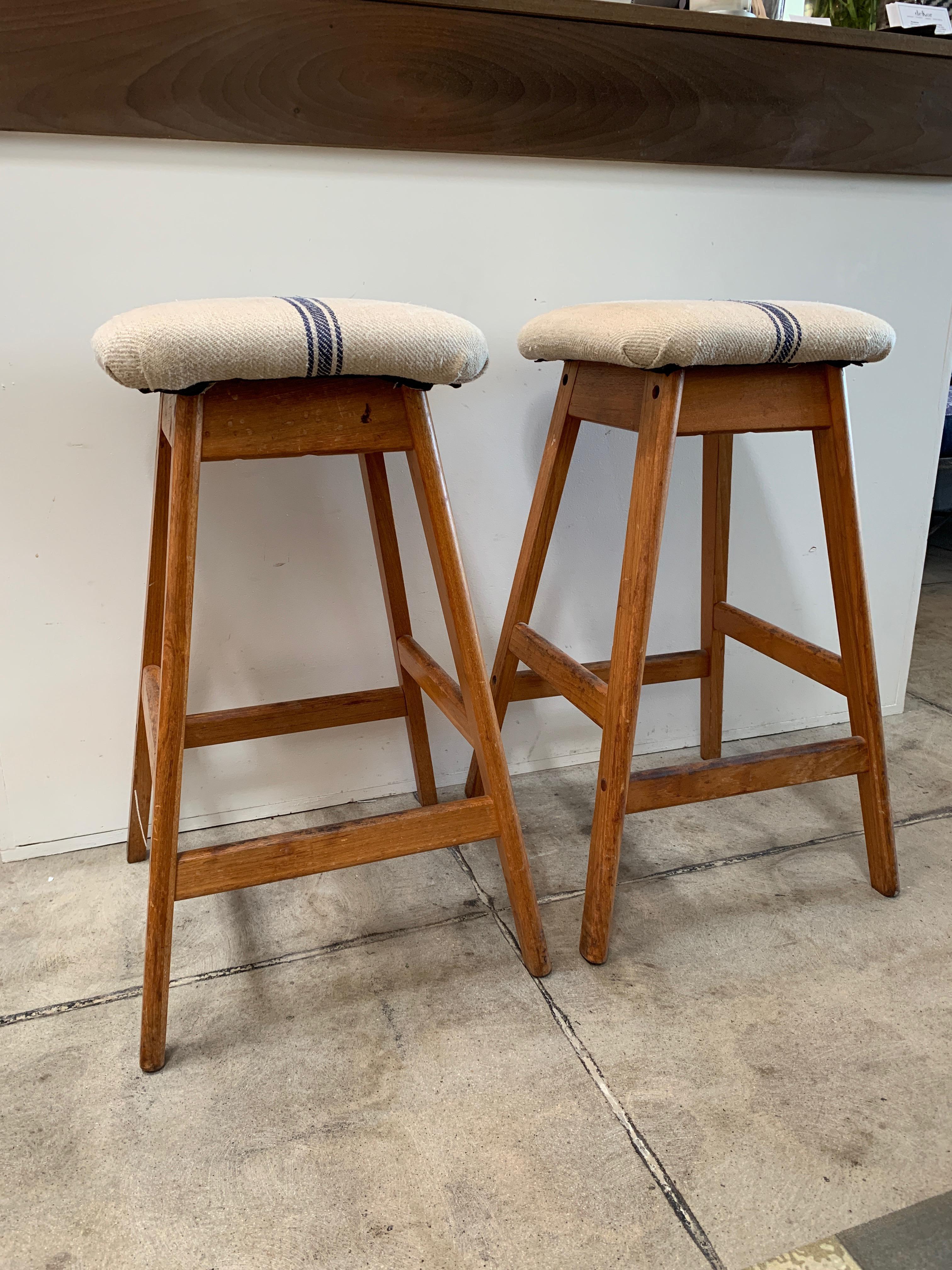 Made in Denmark by Vamdrup Stolfabrik. Reupholstered with vintage grain-sack fabric. Comfortable stools at a perfect bar height, Classic Danish design with minimal wear.
