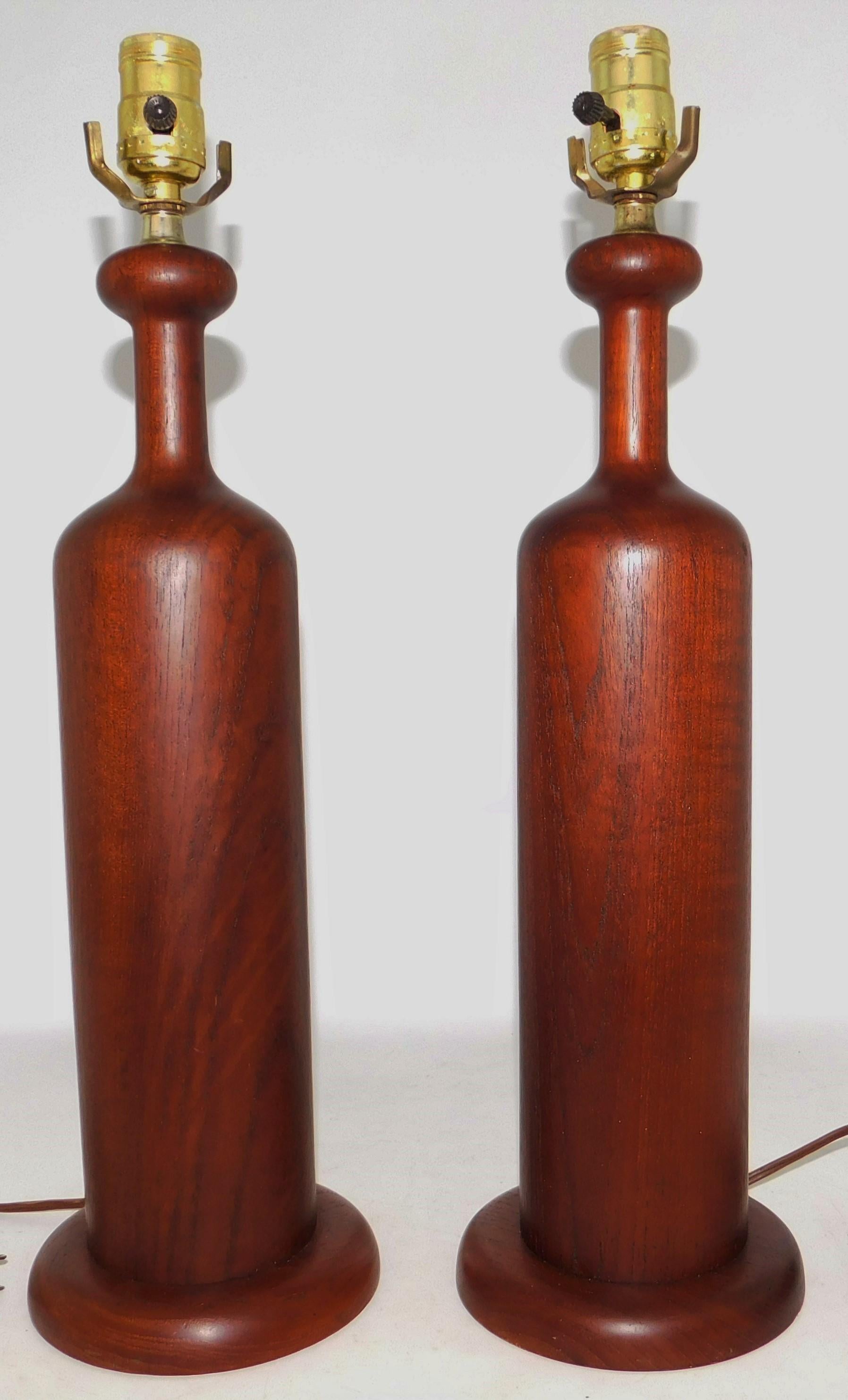 Pair of Danish Teak Sculptural Table Lamps Midcentury Scandinavian Modern In Good Condition For Sale In Hamilton, Ontario