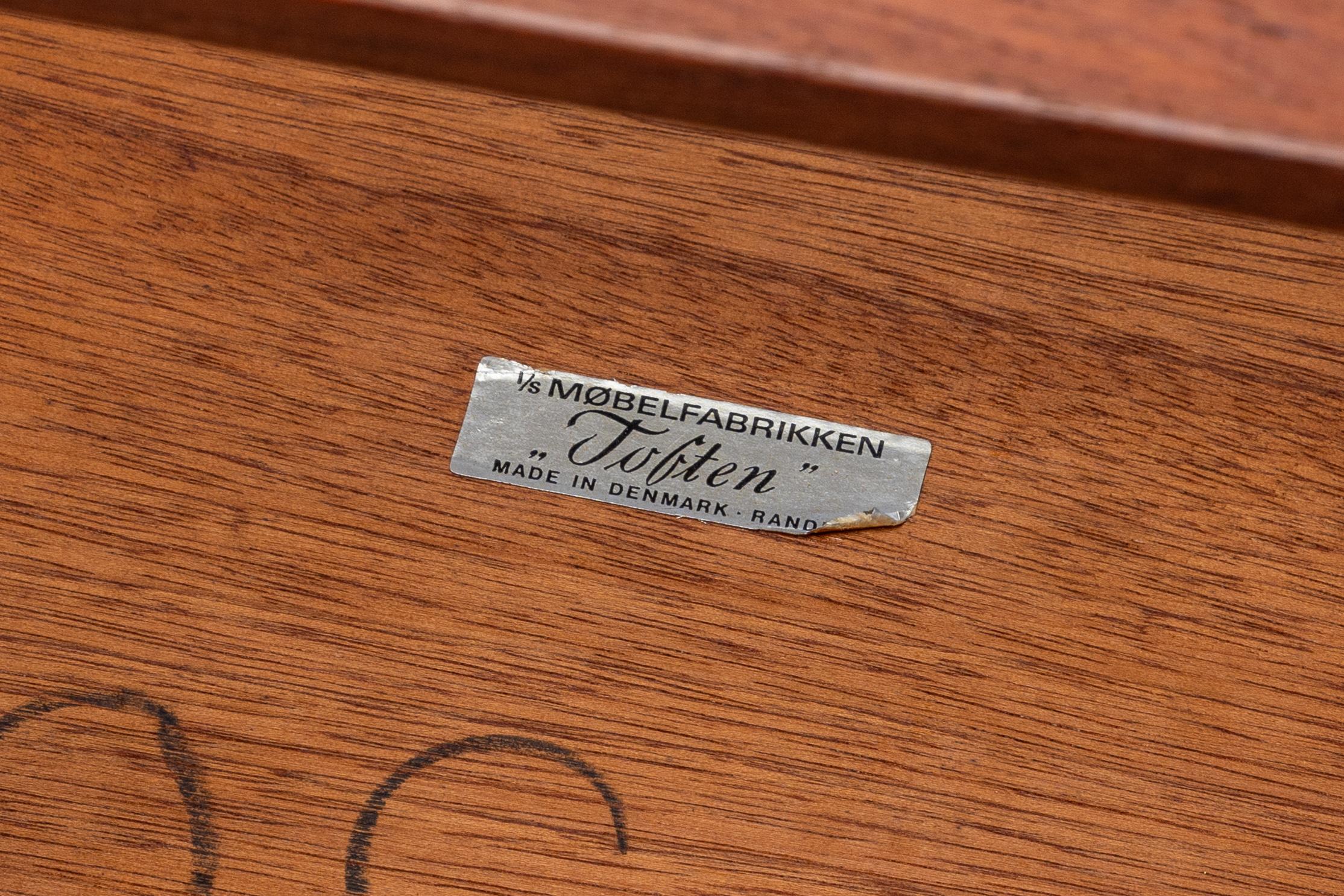 Coppia di tavolini danesi in teak in vendita 3