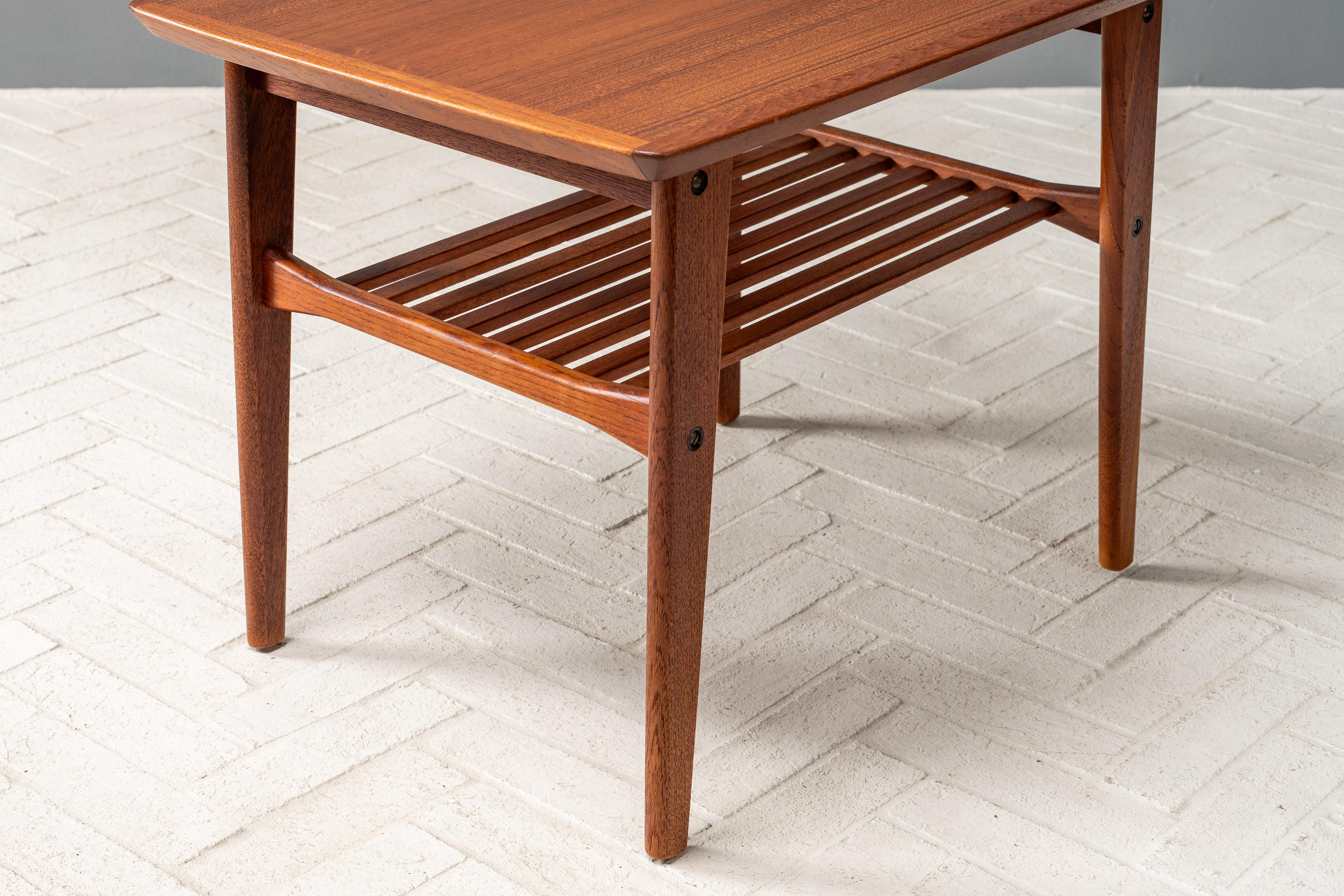 Teak Coppia di tavolini danesi in teak in vendita