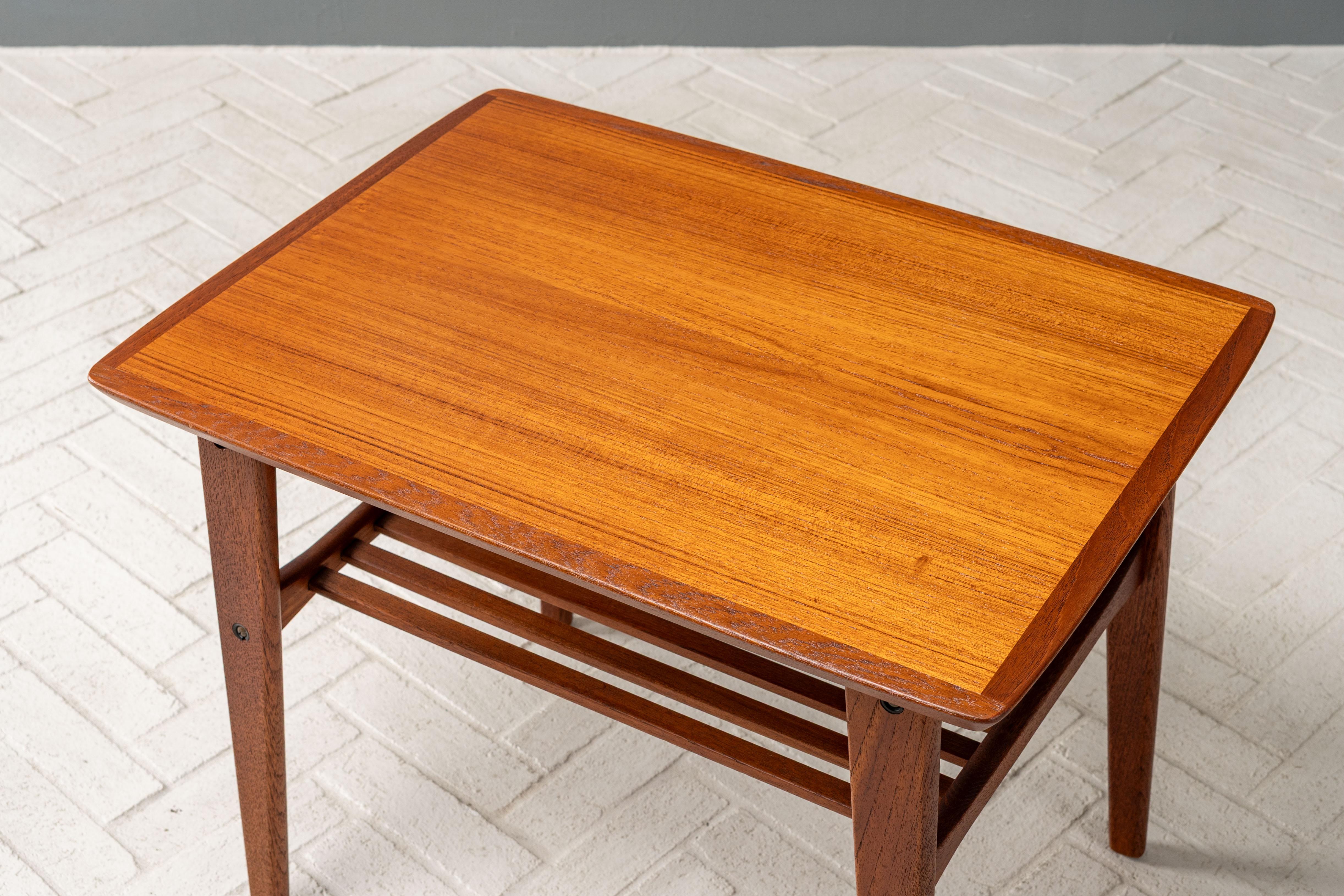 Coppia di tavolini danesi in teak in vendita 1