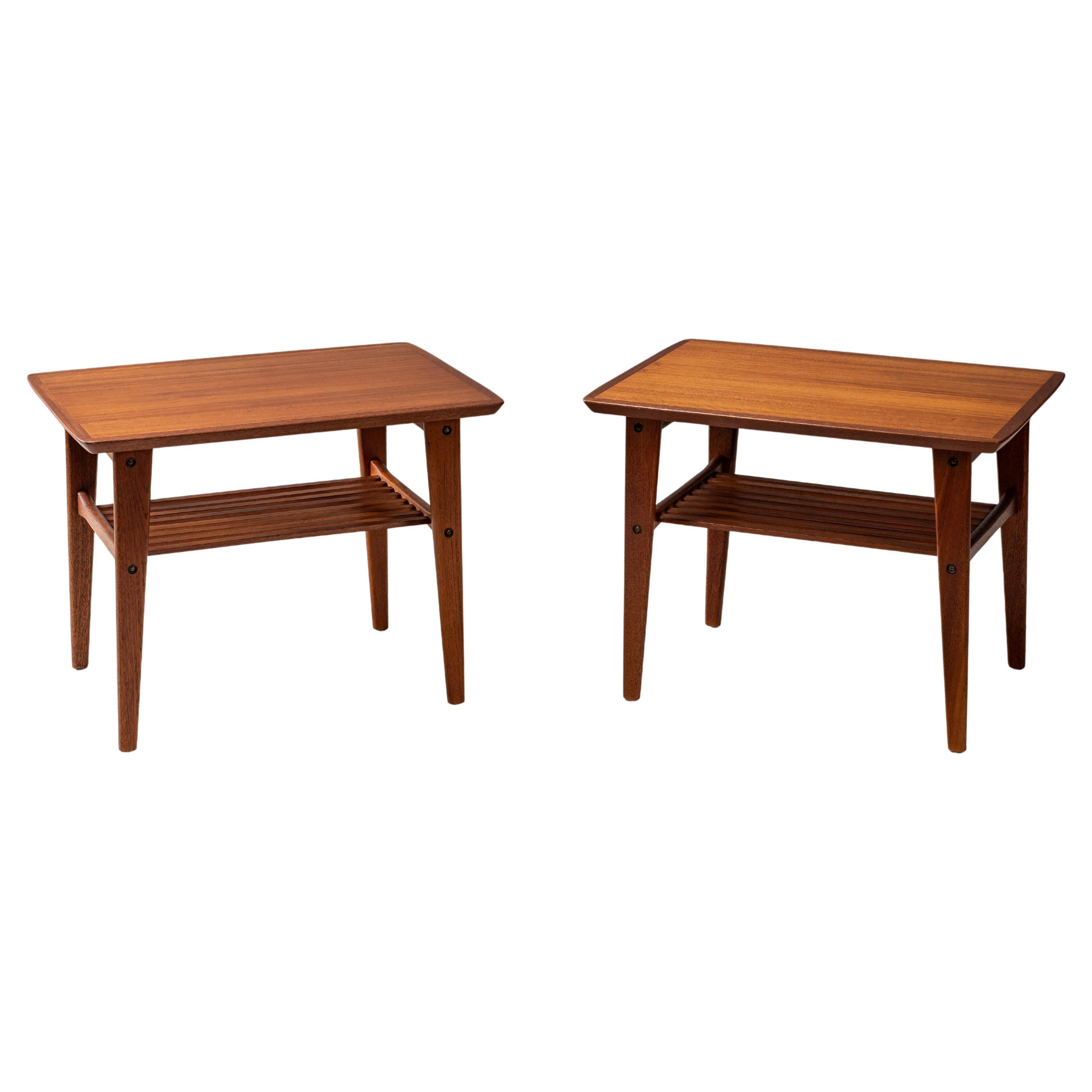 Coppia di tavolini danesi in teak in vendita