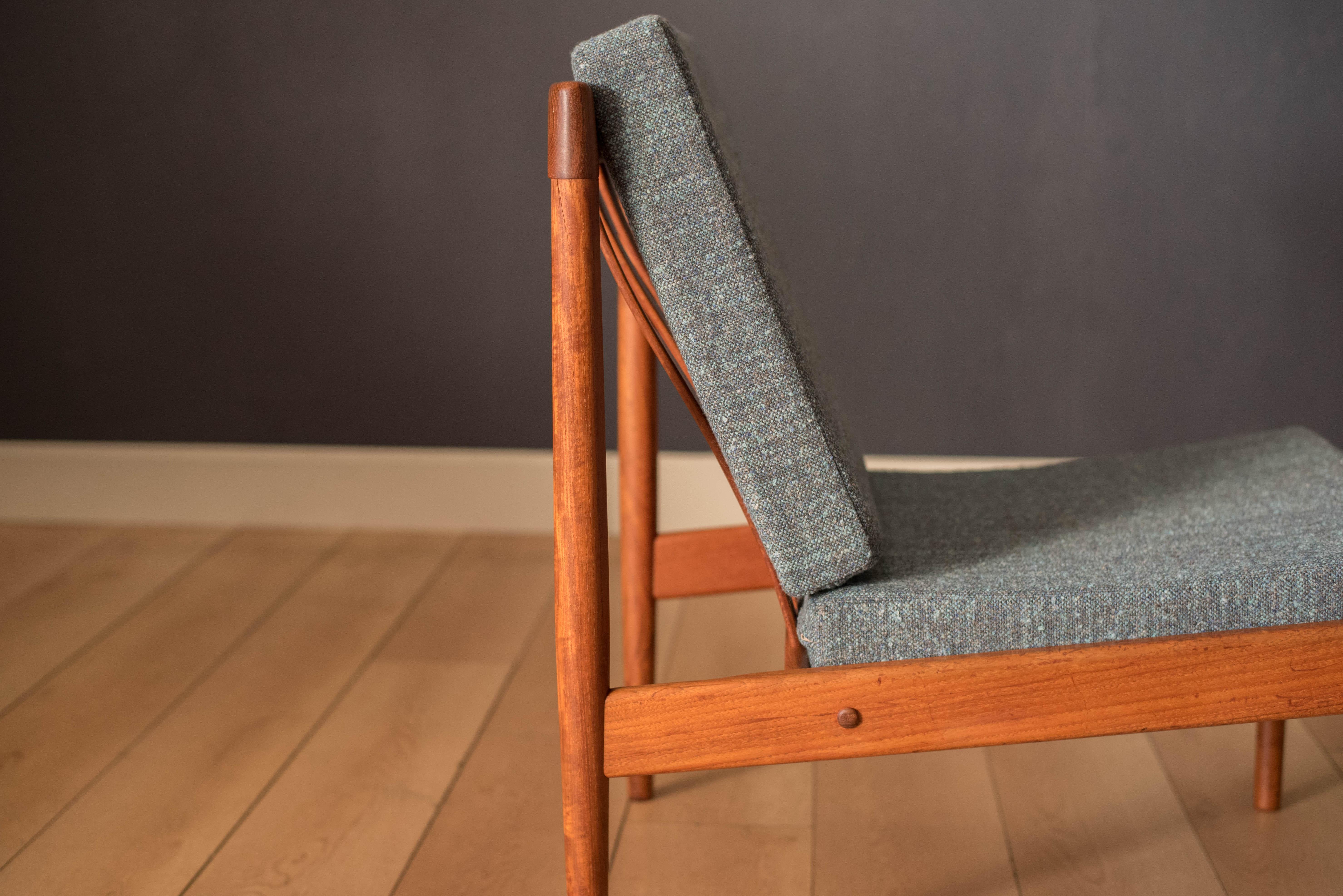 Mid-20th Century Pair of Danish Teak Slipper Lounge Chairs by Grete Jalk for Poul Jeppesen