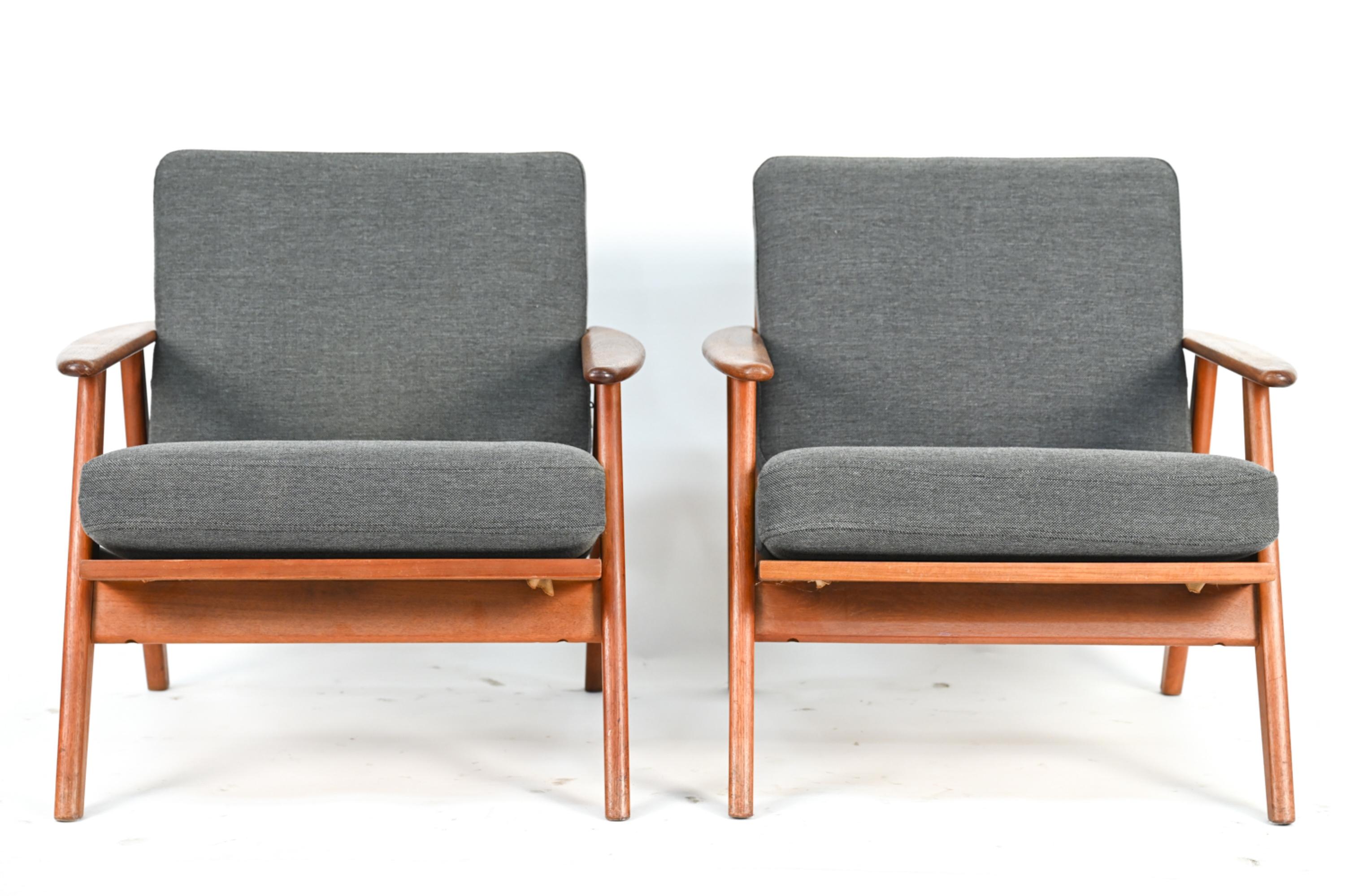Paar dänische Sessel aus Teakholz im Zustand „Gut“ im Angebot in Norwalk, CT