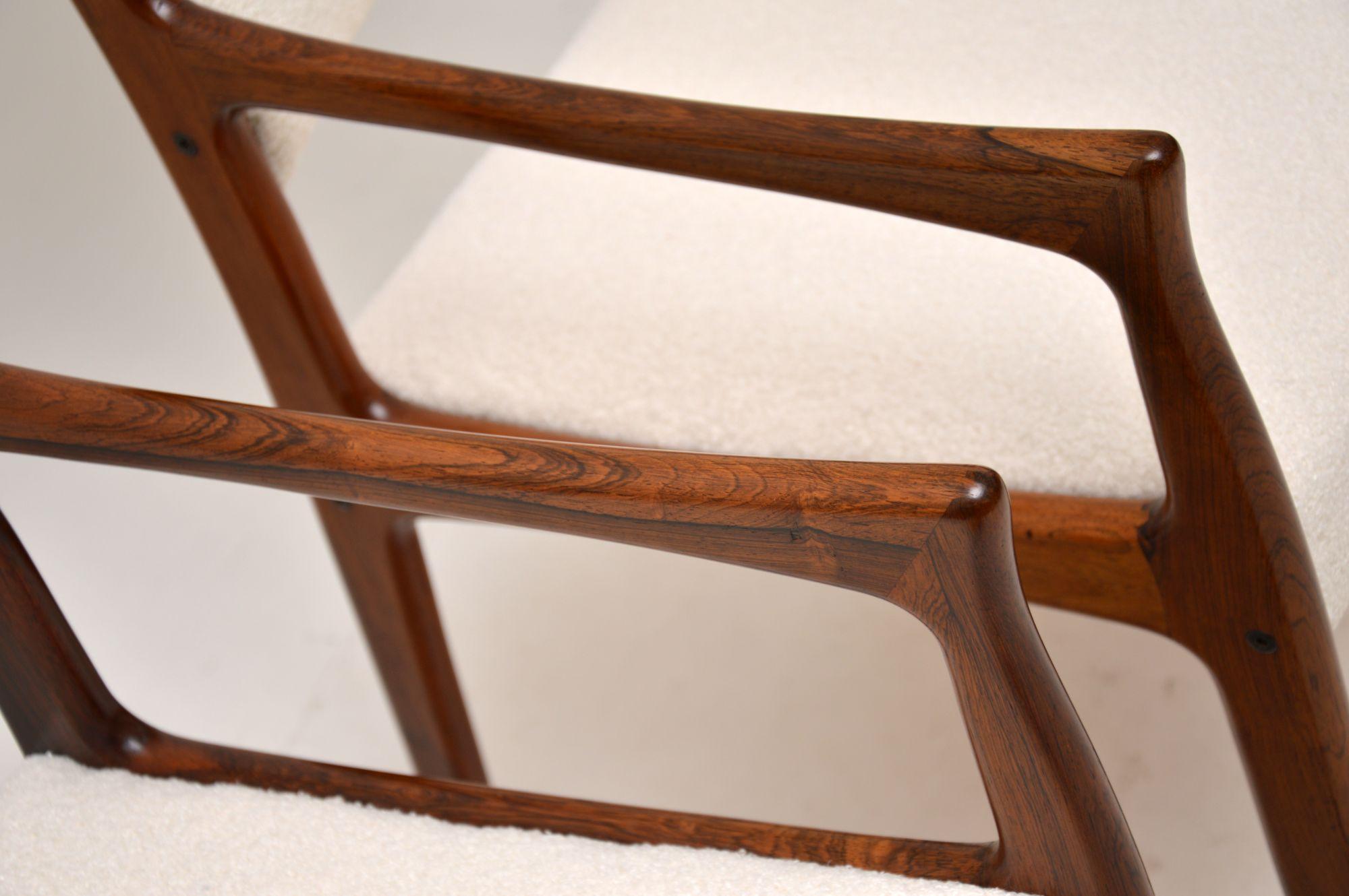 Bouclé Paire de fauteuils danois vintage par Johannes Andersen en vente