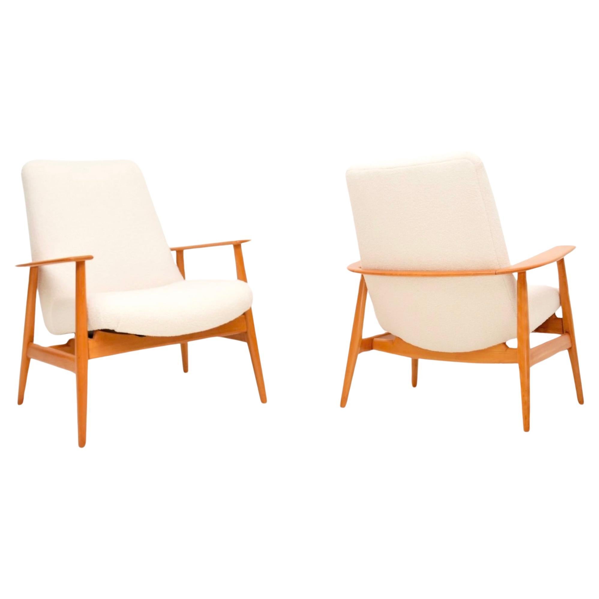 Une paire de fauteuils vintage danois en bois de bouleau, élégants et extrêmement bien faits. Récemment importées du Danemark, elles datent des années 1950-60.

Ils sont d'une qualité exceptionnelle et très confortables. Ils sont magnifiques sous