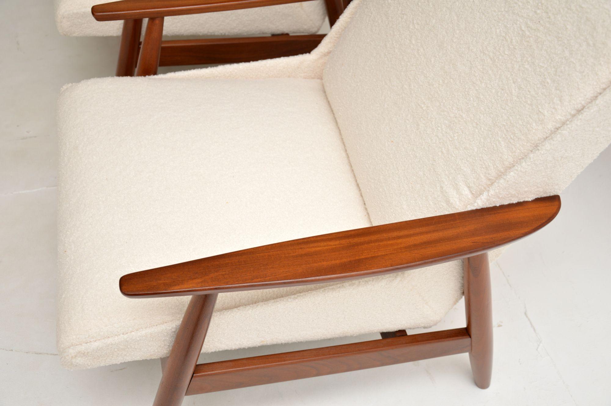 Paire de fauteuils danois vintage dans le style d'Arne Vodder en vente 3
