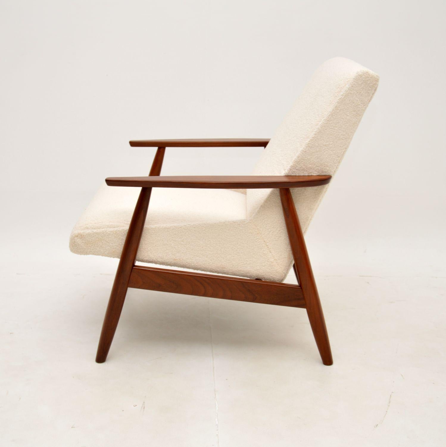 Milieu du XXe siècle Paire de fauteuils danois vintage dans le style d'Arne Vodder en vente