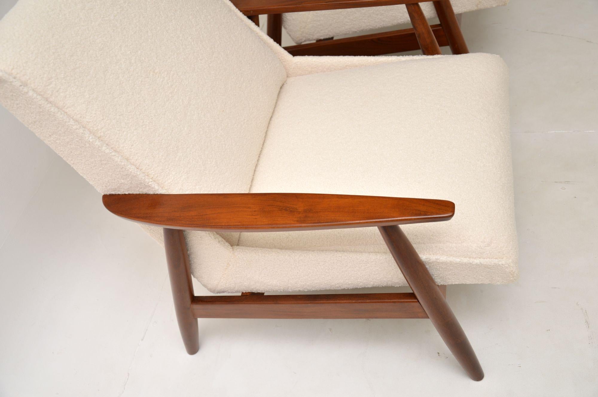 Paire de fauteuils danois vintage dans le style d'Arne Vodder en vente 1