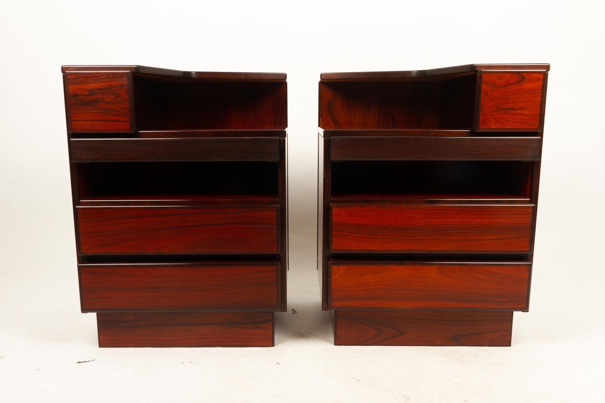 Pair of Danish vintage rosewood nightstands, 1970s
Set of 1970s nightstands in Rosewood with drawers and extendable shelf with detachable tray. Lots of storage space. Very smooth running drawers. High build quality, very study construction. Made by
