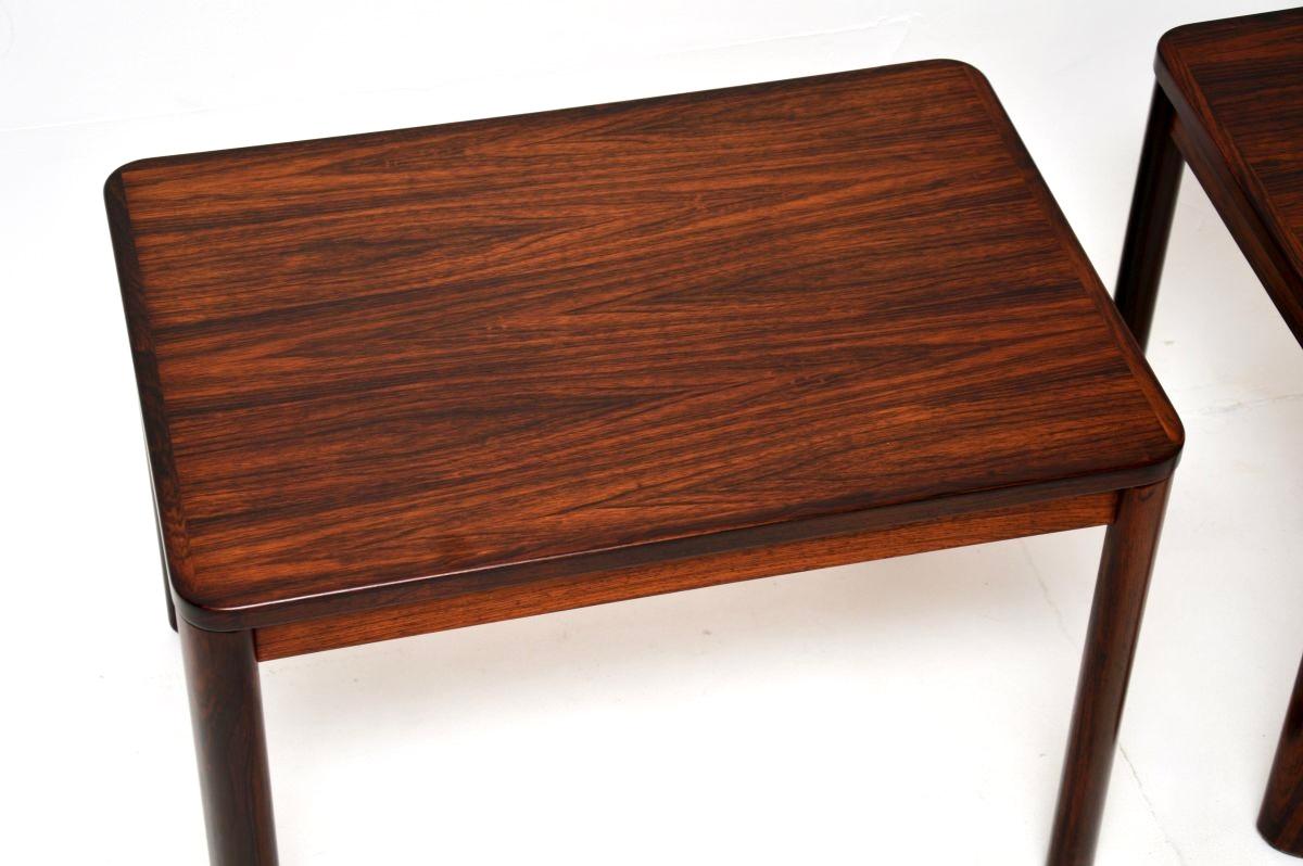 Pareja de mesas auxiliares danesas de época en venta 1