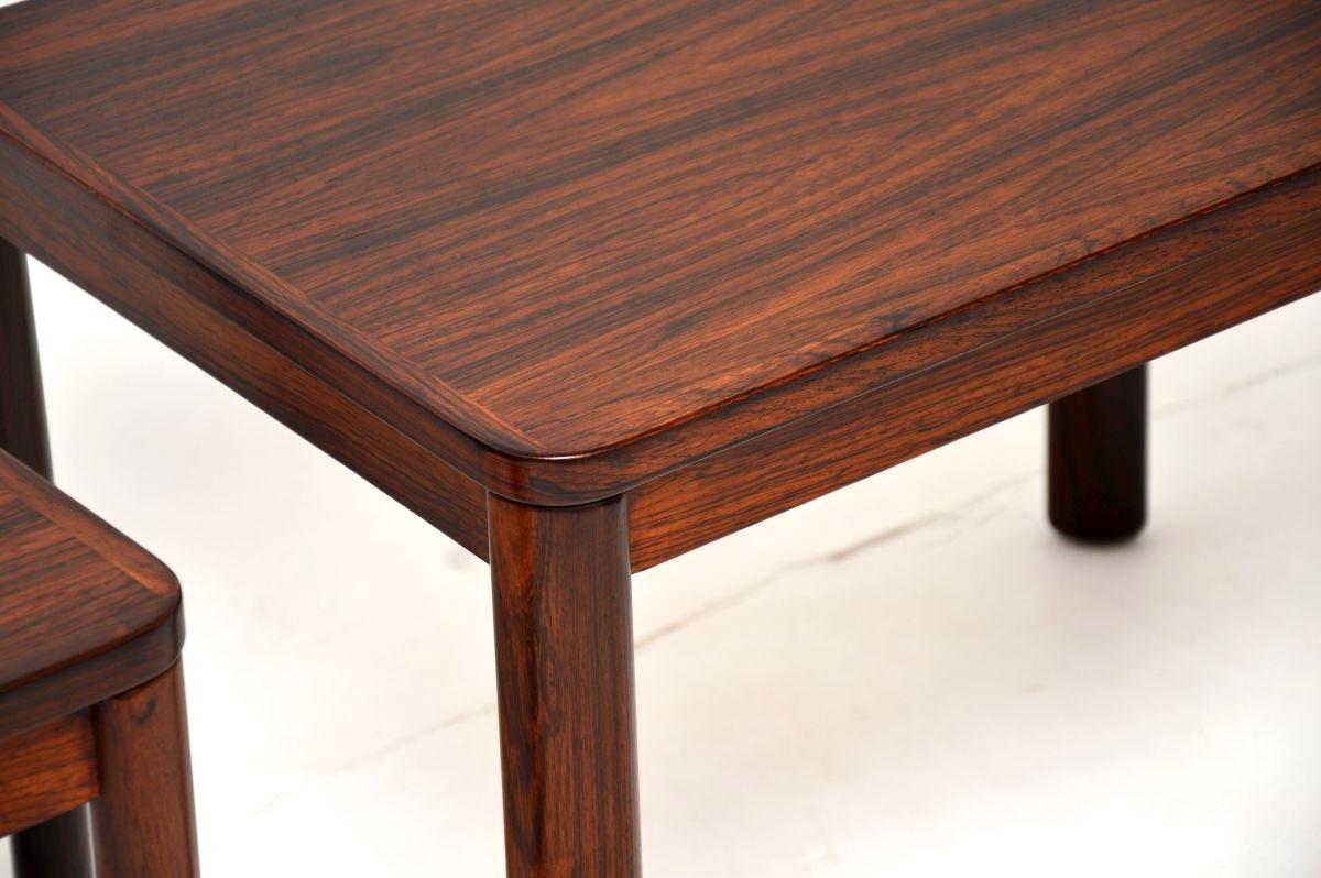 Pareja de mesas auxiliares danesas de época en venta 2