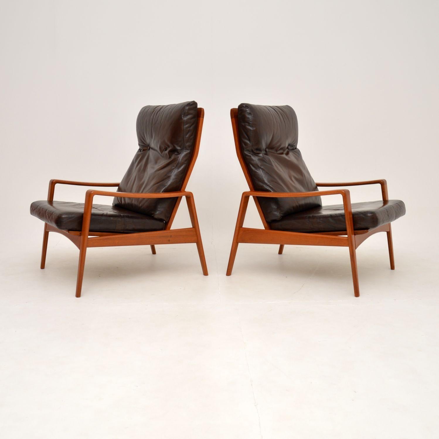 Mid-Century Modern Pair of Danish Vintage Teak and Leather Armchairs by Arne Wahl Iversen For Sale