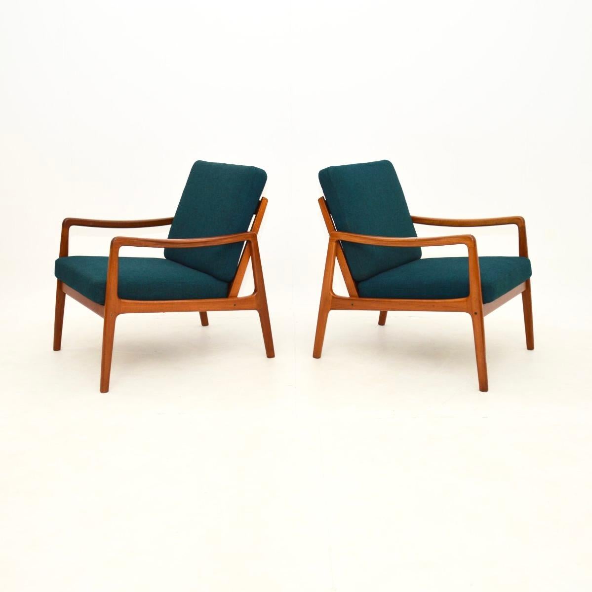 Pareja de sillones daneses vintage de teca de Ole Wanscher Moderno de mediados de siglo en venta