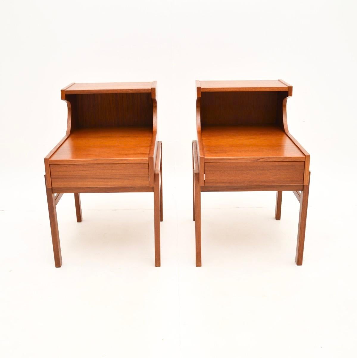 Danese Coppia di comodini danesi in teak d'epoca in vendita