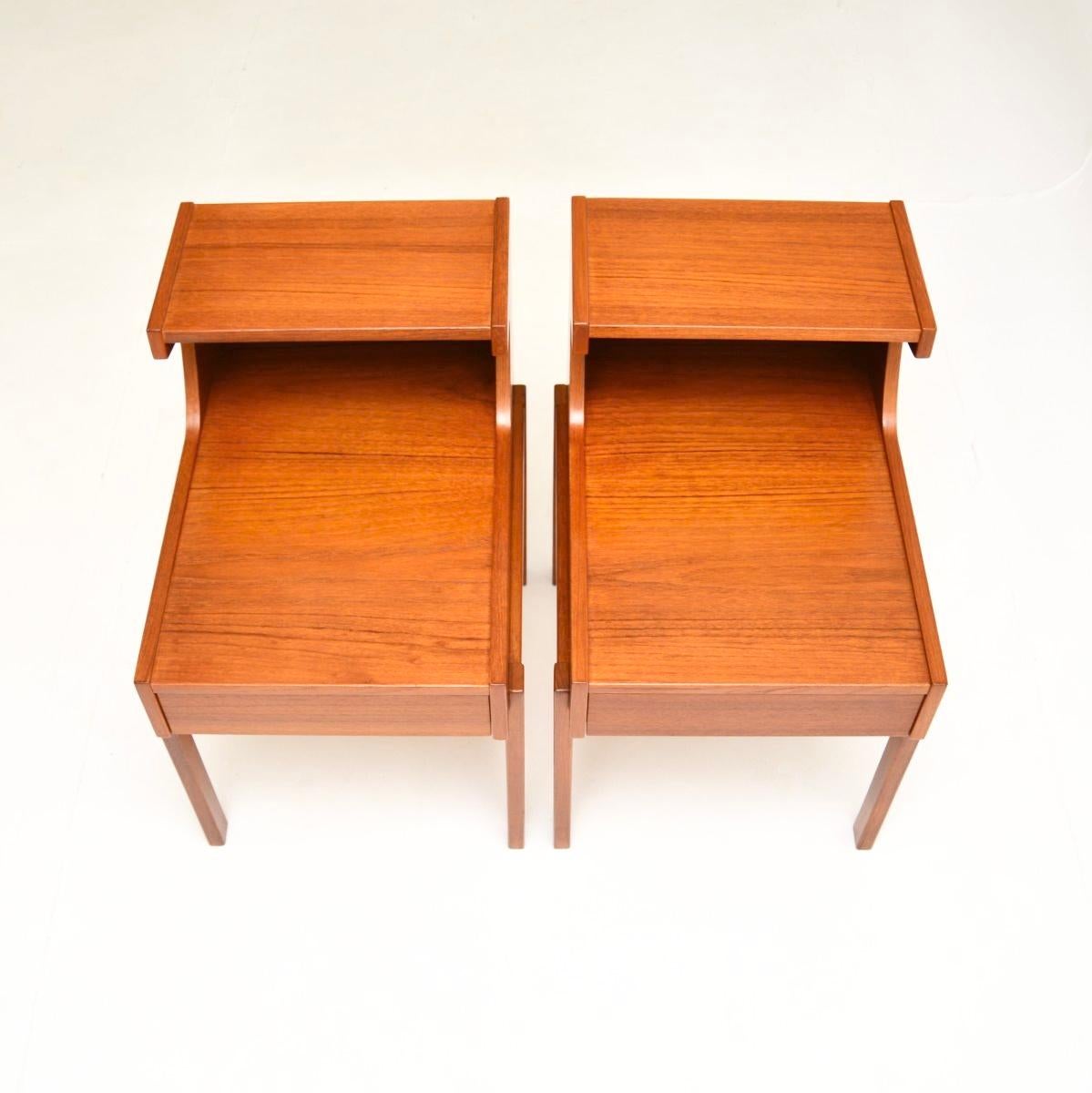 Coppia di comodini danesi in teak d'epoca In condizioni buone in vendita a London, GB