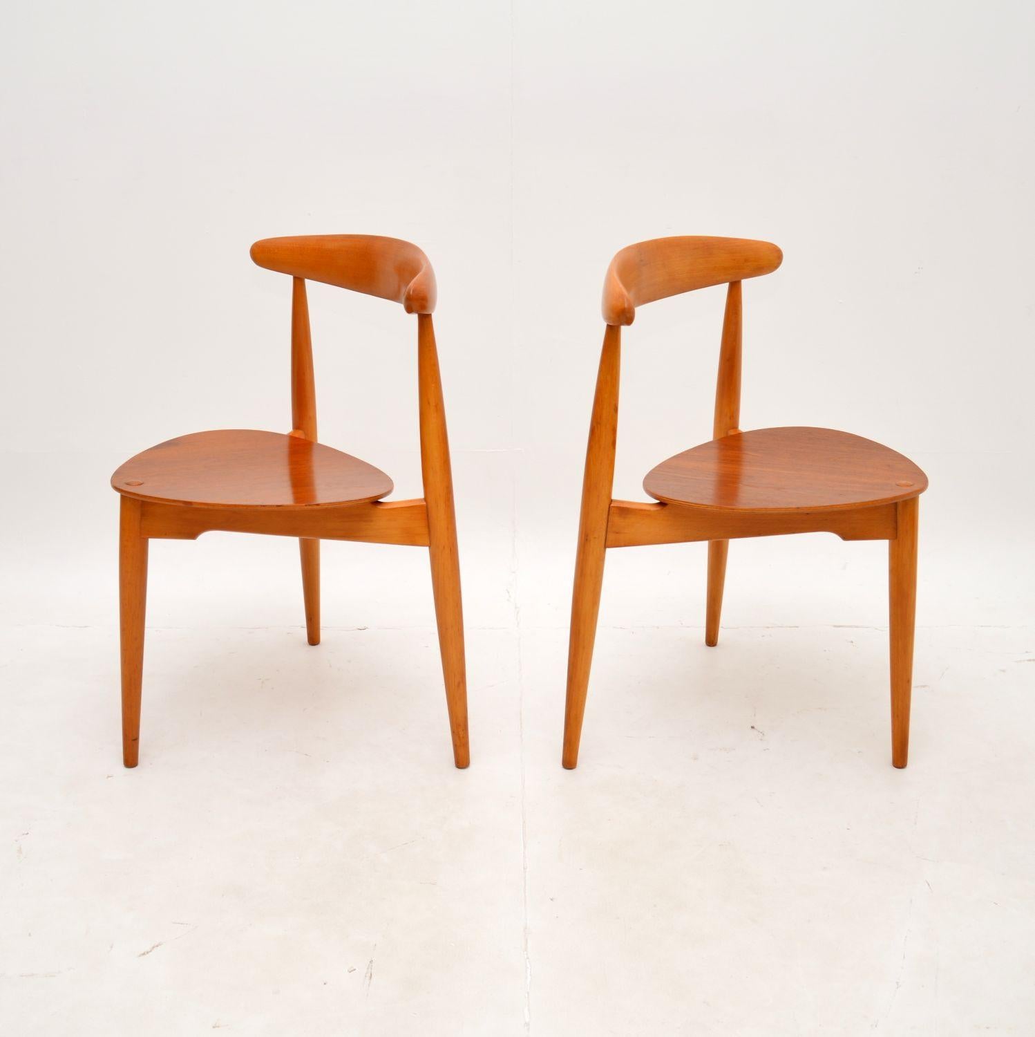Pair of Danish Vintage Teak Heart Chairs In Good Condition In London, GB