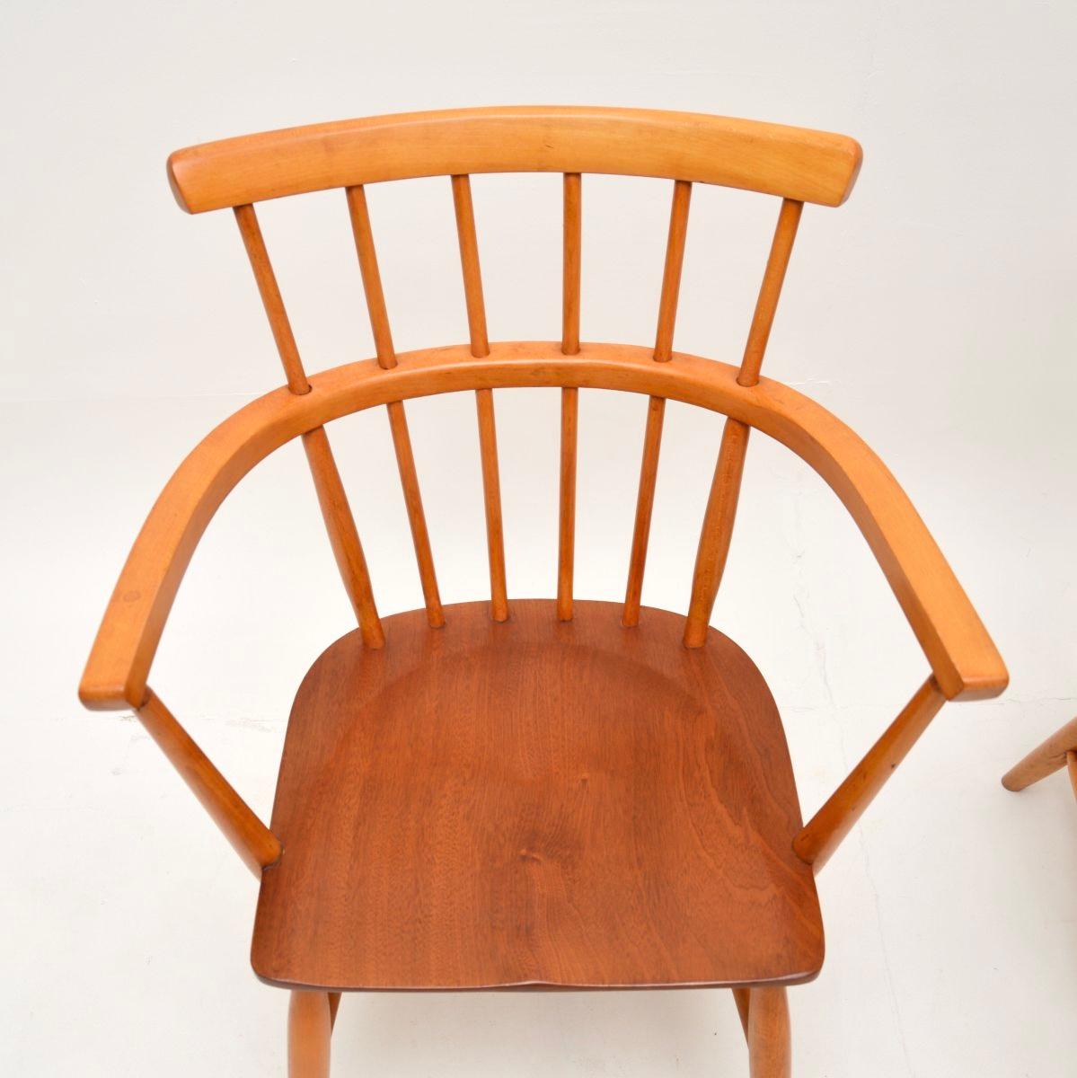 Teak Coppia di poltrone Windsor in teak danese d'epoca in vendita