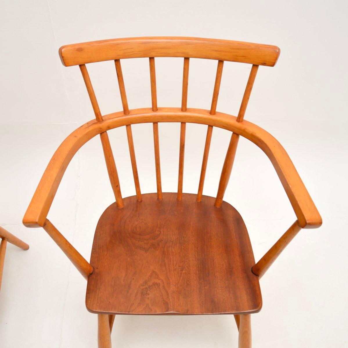 Coppia di poltrone Windsor in teak danese d'epoca in vendita 1