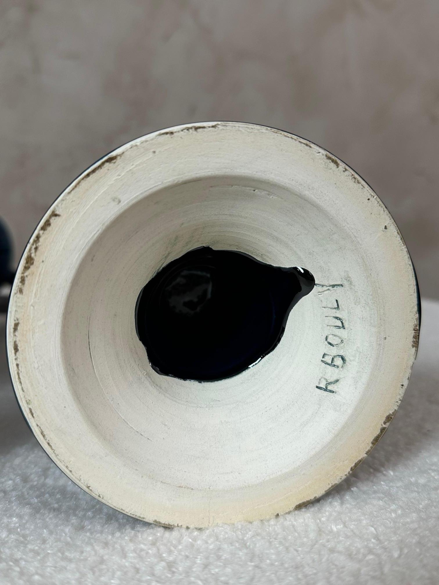 Paire d'aiguières en céramique bleu foncé signées des années 1960 en vente 4