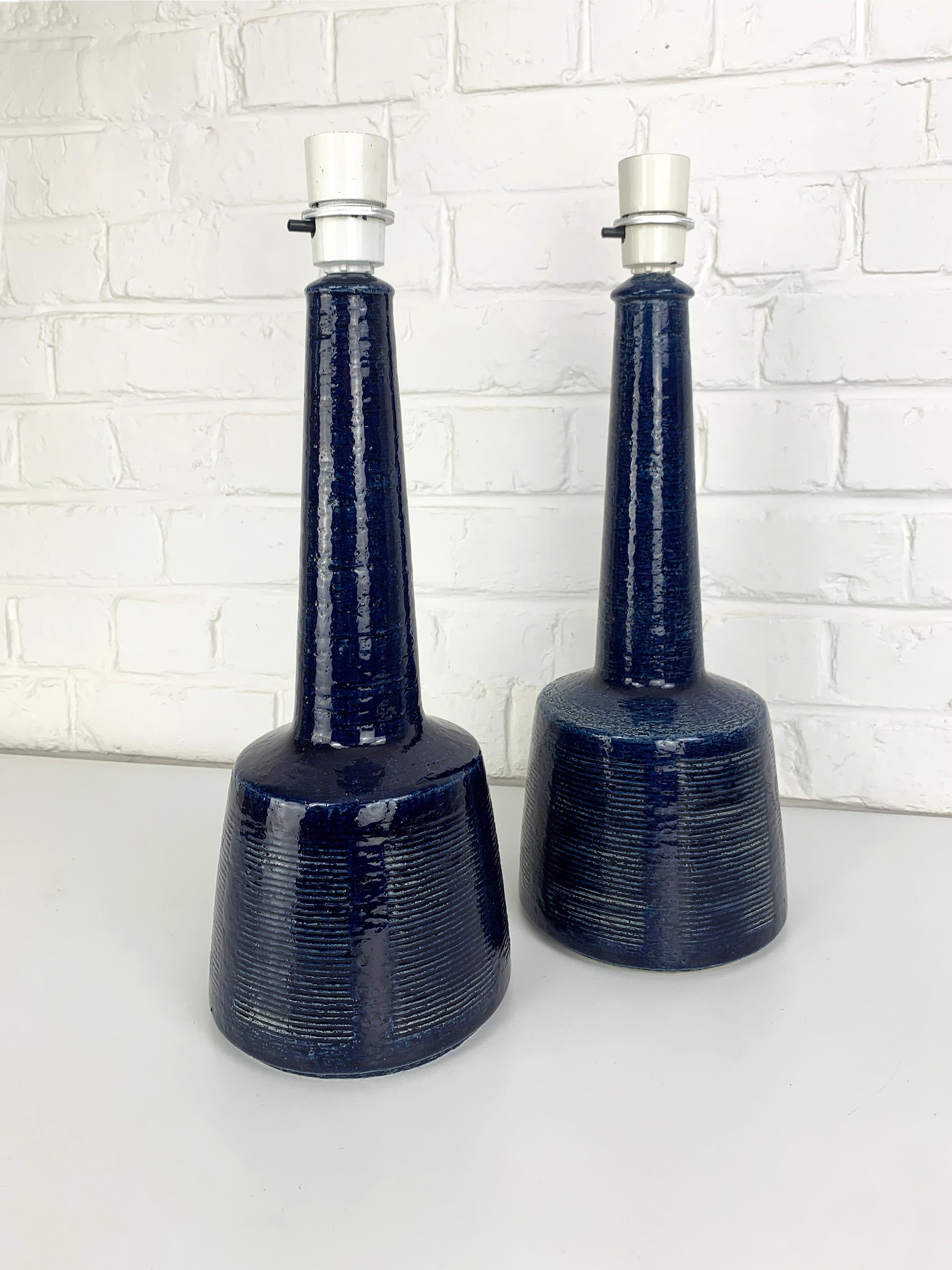 Paar dunkelblaue, hohe Keramik-Tischlampen von Palshus, Esben Klint für Le Klint im Angebot 3