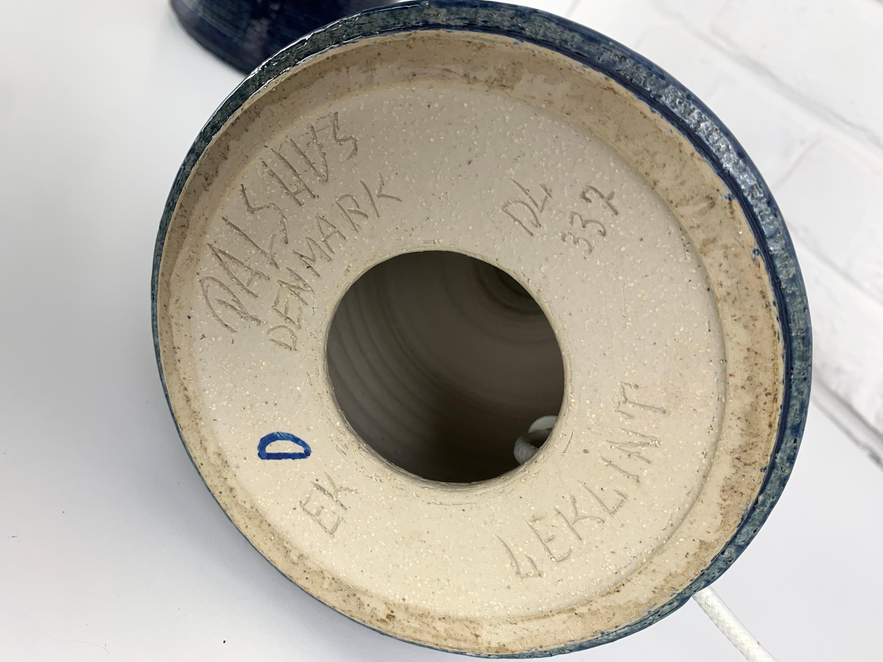 Paar dunkelblaue, hohe Keramik-Tischlampen von Palshus, Esben Klint für Le Klint im Angebot 4