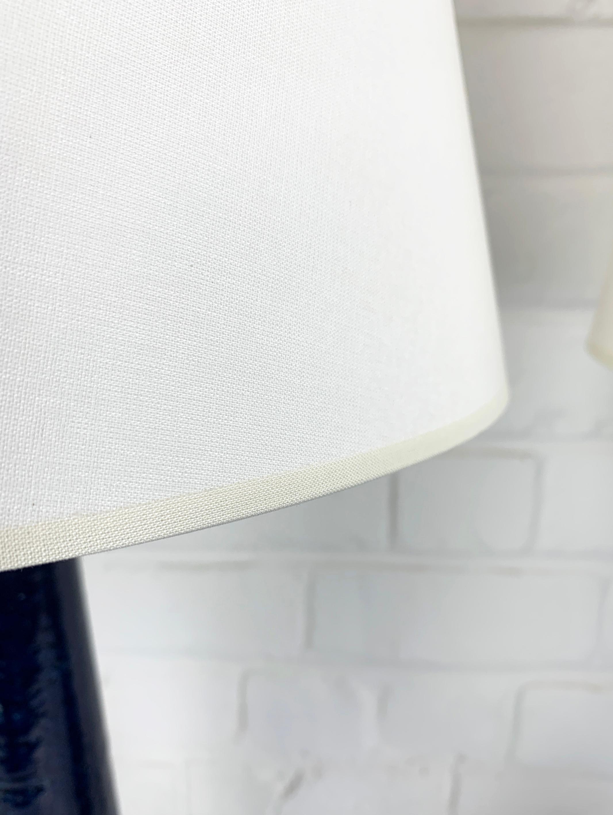 Paar dunkelblaue, hohe Keramik-Tischlampen von Palshus, Esben Klint für Le Klint im Angebot 2