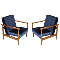 Paire de fauteuils en velours bleu foncé:: conçus par Edmund Homa:: années 1960