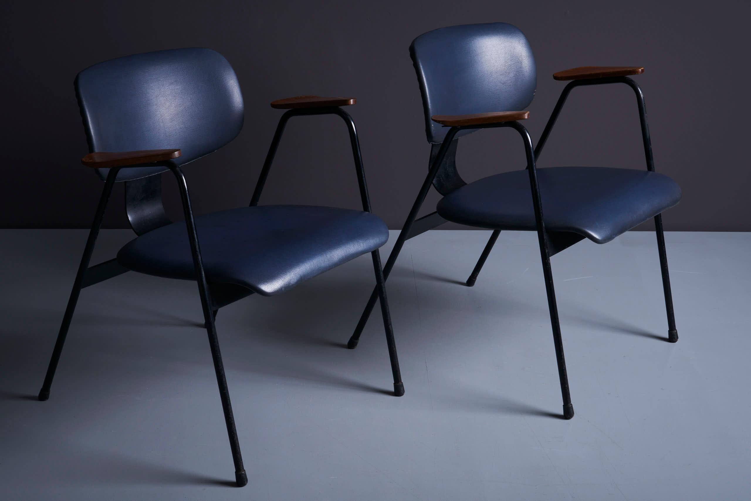 Paire de chaises longues Willy Van Der Meeren en skaï bleu foncé, Belgique - années 1950  en vente 5