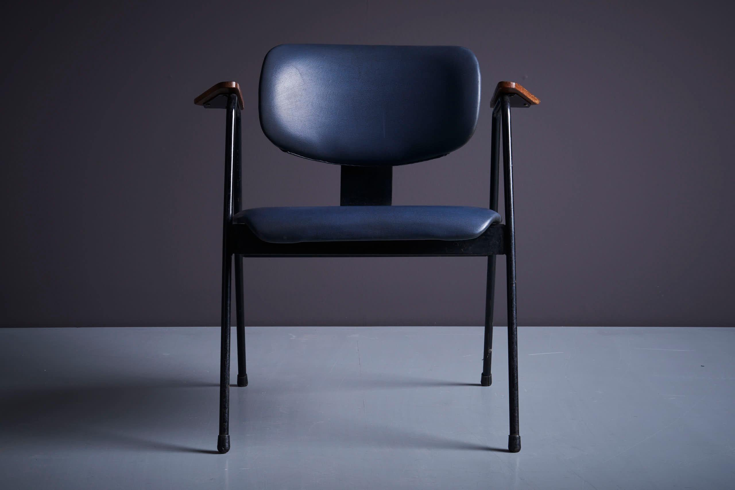 Pair of dark blue Willy van der Meeren Lounge Chairs in skai, Belgium - 1950s  For Sale 12
