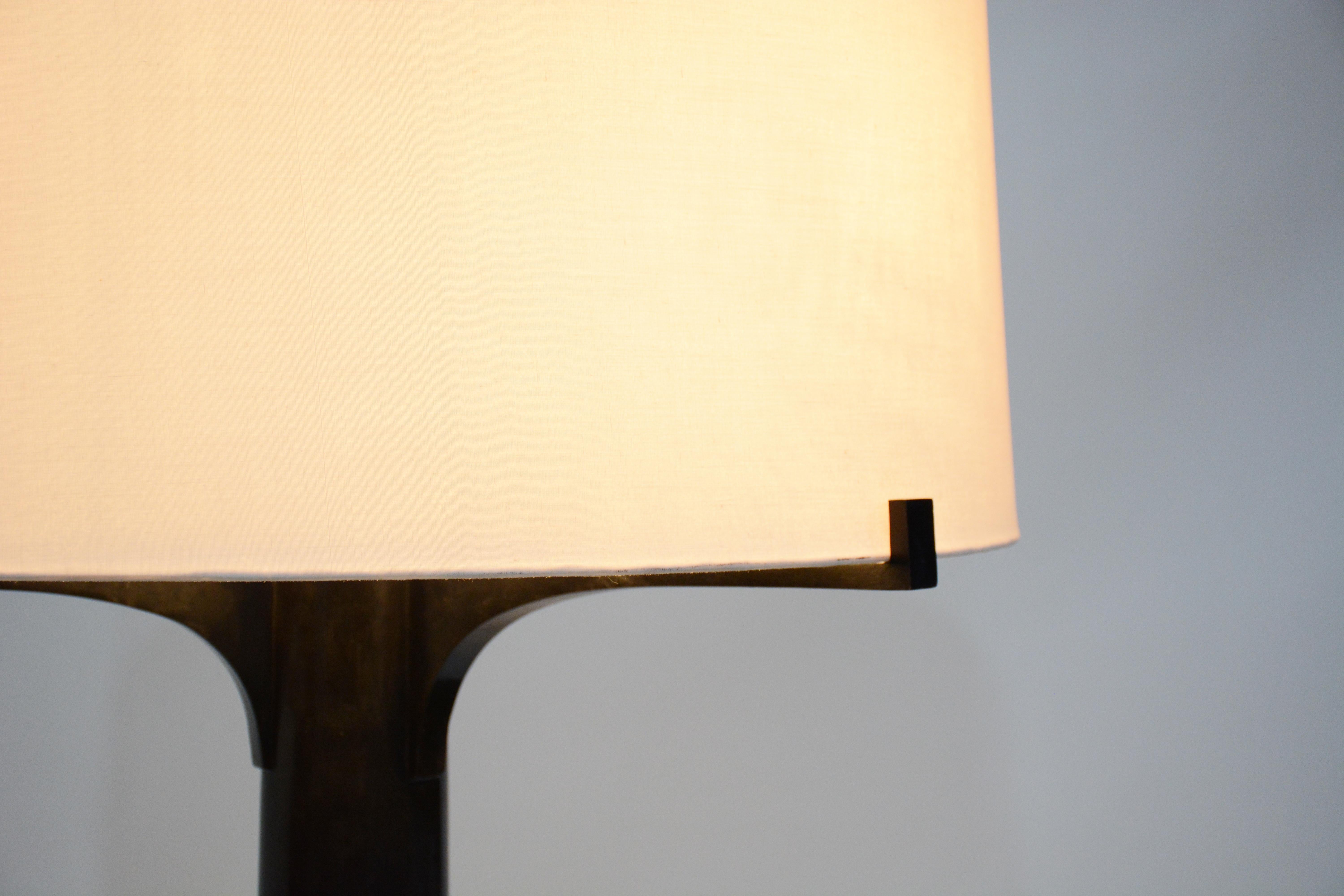 Calco Coppia di lampade da tavolo ad albero in bronzo scuro (su ordinazione) in vendita