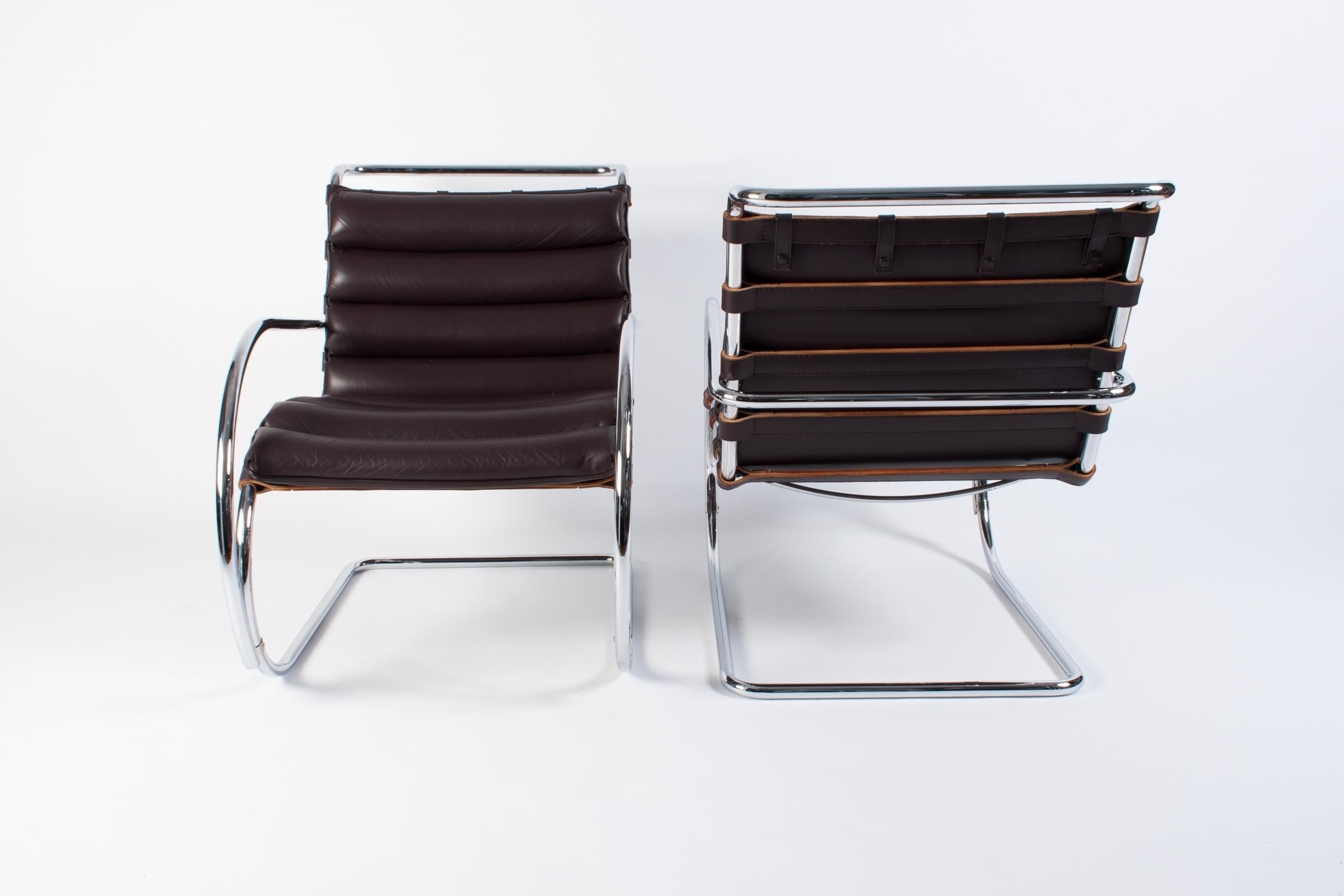 Bauhaus Pair of Dark Brown Leather MR Lounge Armchairs by Mies Van Der Rohe for Knoll