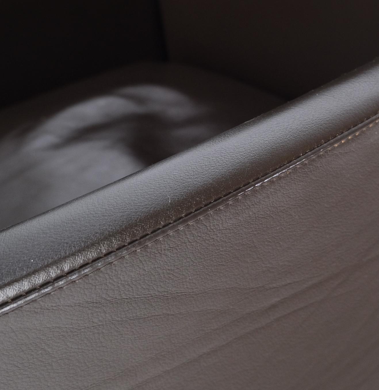 Paar dunkelbraune pflaumenbraune Leder-Beistellstühle Mario Bellini für Cassina Mint im Angebot 6