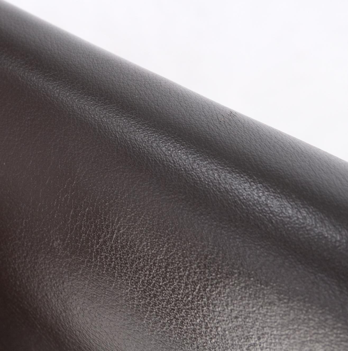 Paar dunkelbraune pflaumenbraune Leder-Beistellstühle Mario Bellini für Cassina Mint im Angebot 7