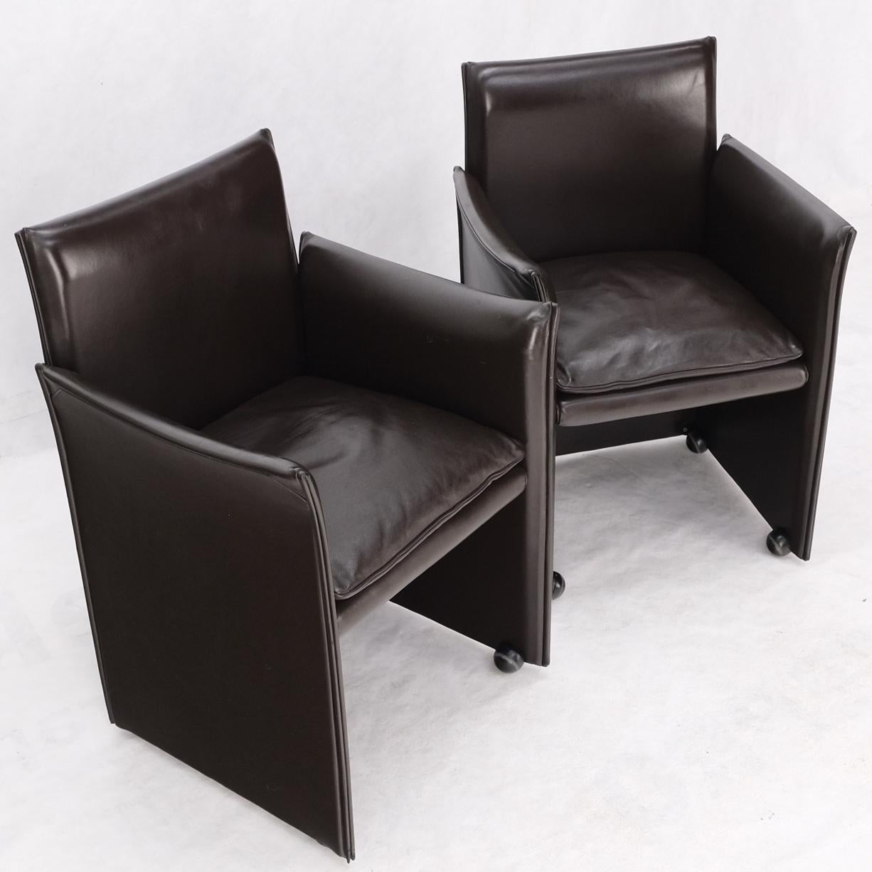 Pair of dark brown plum leather break side chairs Mario Bellini for Cassina Mint.