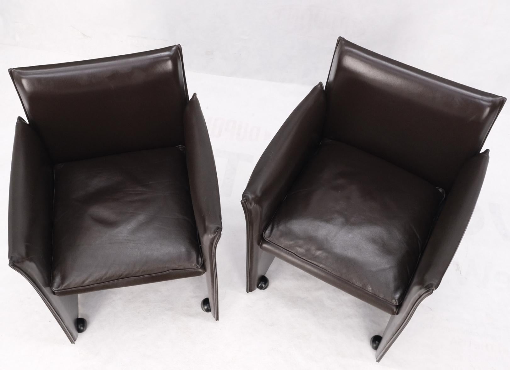 20th Century Pair of Dark Brown Plum Leather Break Side Chairs Mario Bellini for Cassina Mint For Sale
