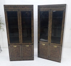 Paar dunkle Wurzelholz beleuchtete Vitrinen Vitrinenschränke Mastercraft MINT