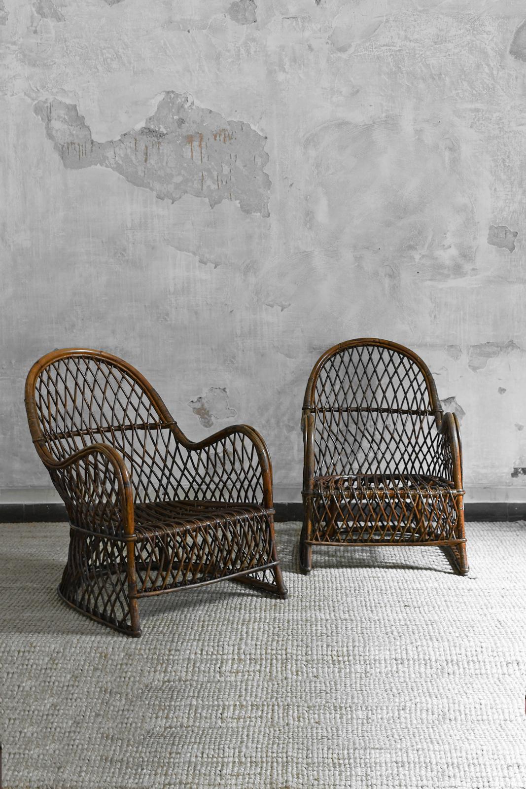 Coppia di poltrone in bambù curvato e intrecciato con finitura scura, attribuite a Gervasoni, anni '70
Dettagli del prodotto
Dimensioni: 58 W x 84 H × 85 D.