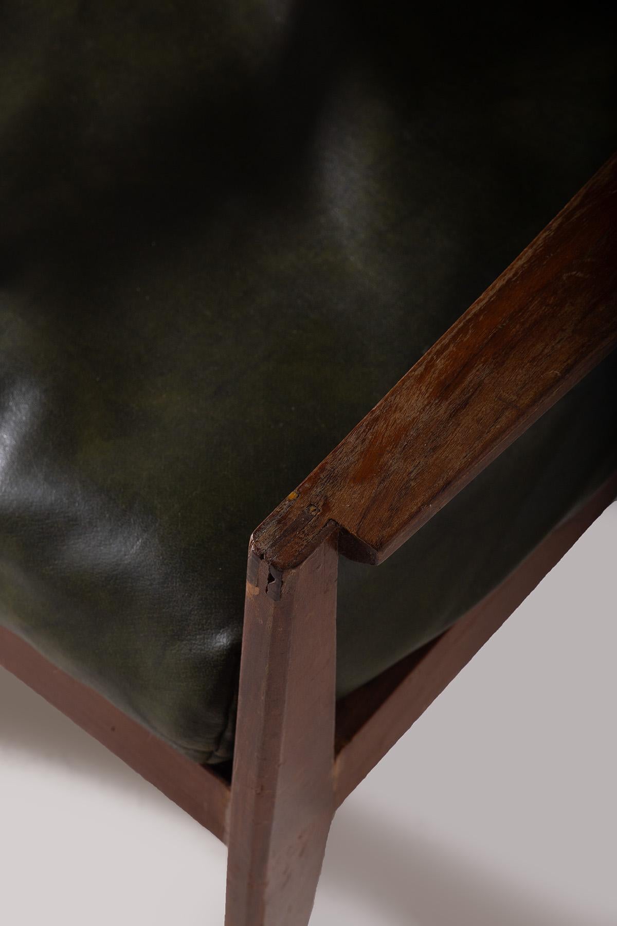 Italian vintage Pair of dark green leather armchairs For Sale 1