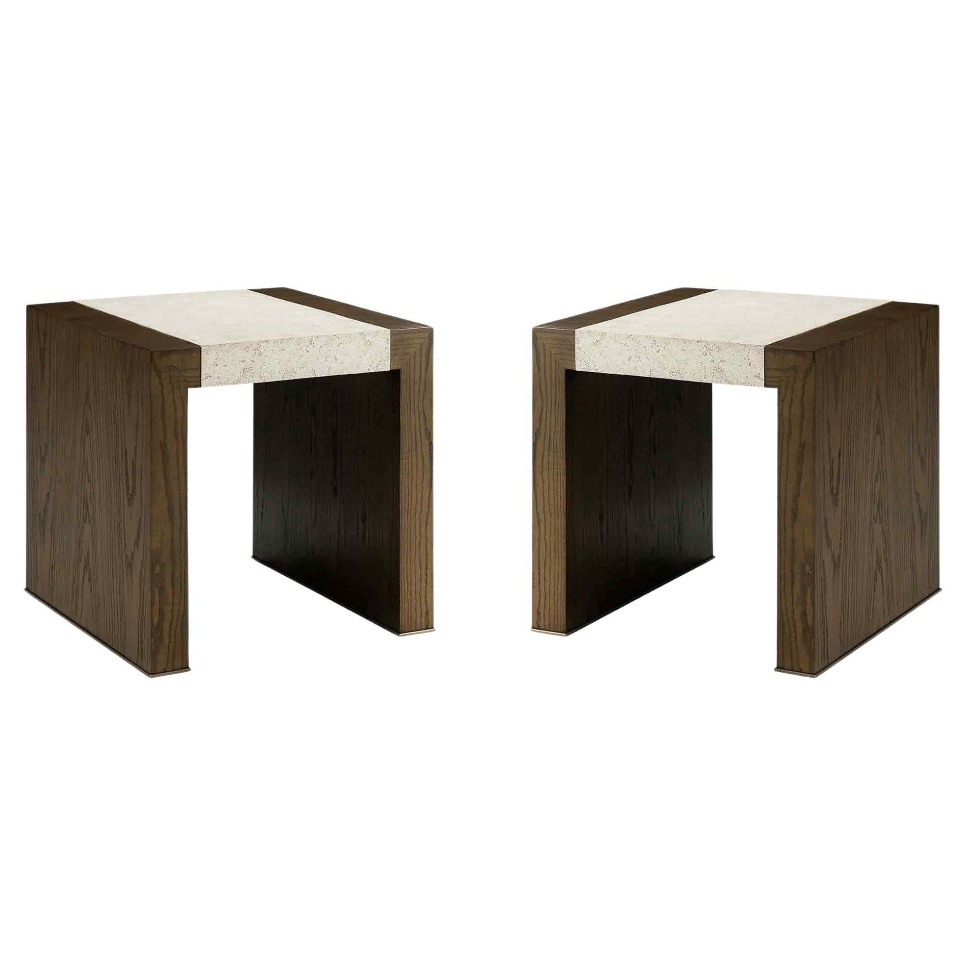 Paar dunkle Parson Style End Tables im Angebot