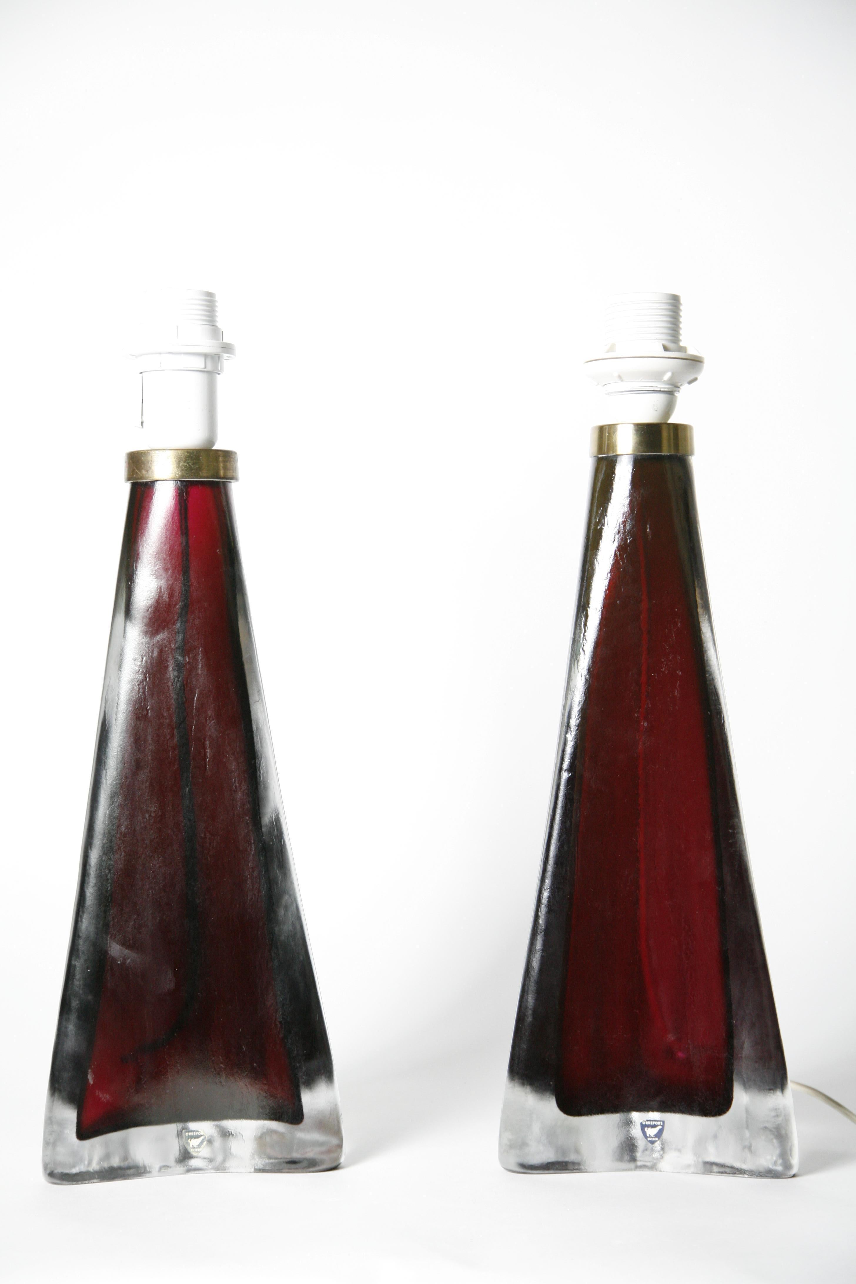 Mid-Century Modern Pair of Dark Red Triangular Orrefors Lamp, Sweden, 1950