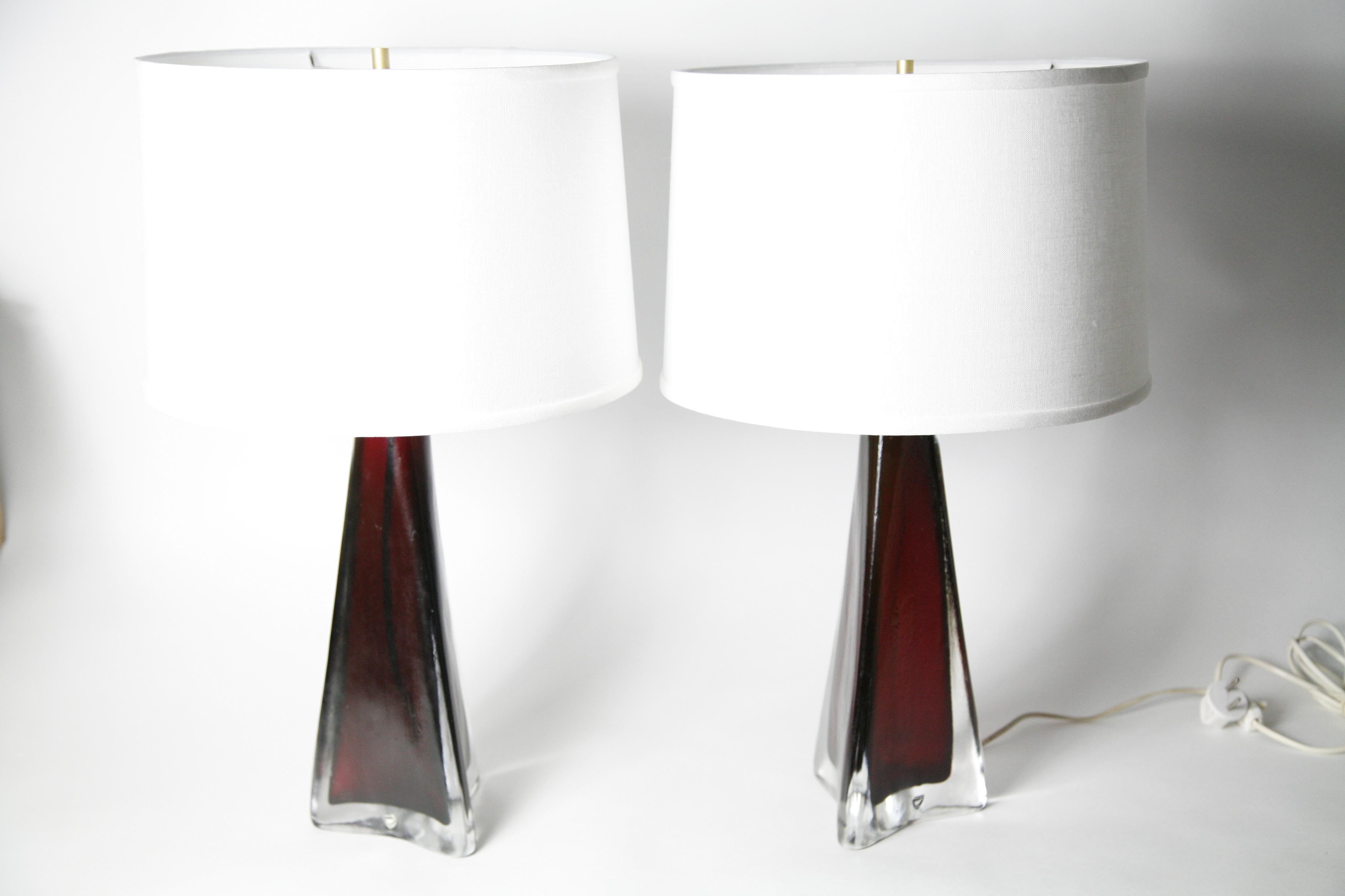 Pair of Dark Red Triangular Orrefors Lamp, Sweden, 1950 In Good Condition In Bronx, NY