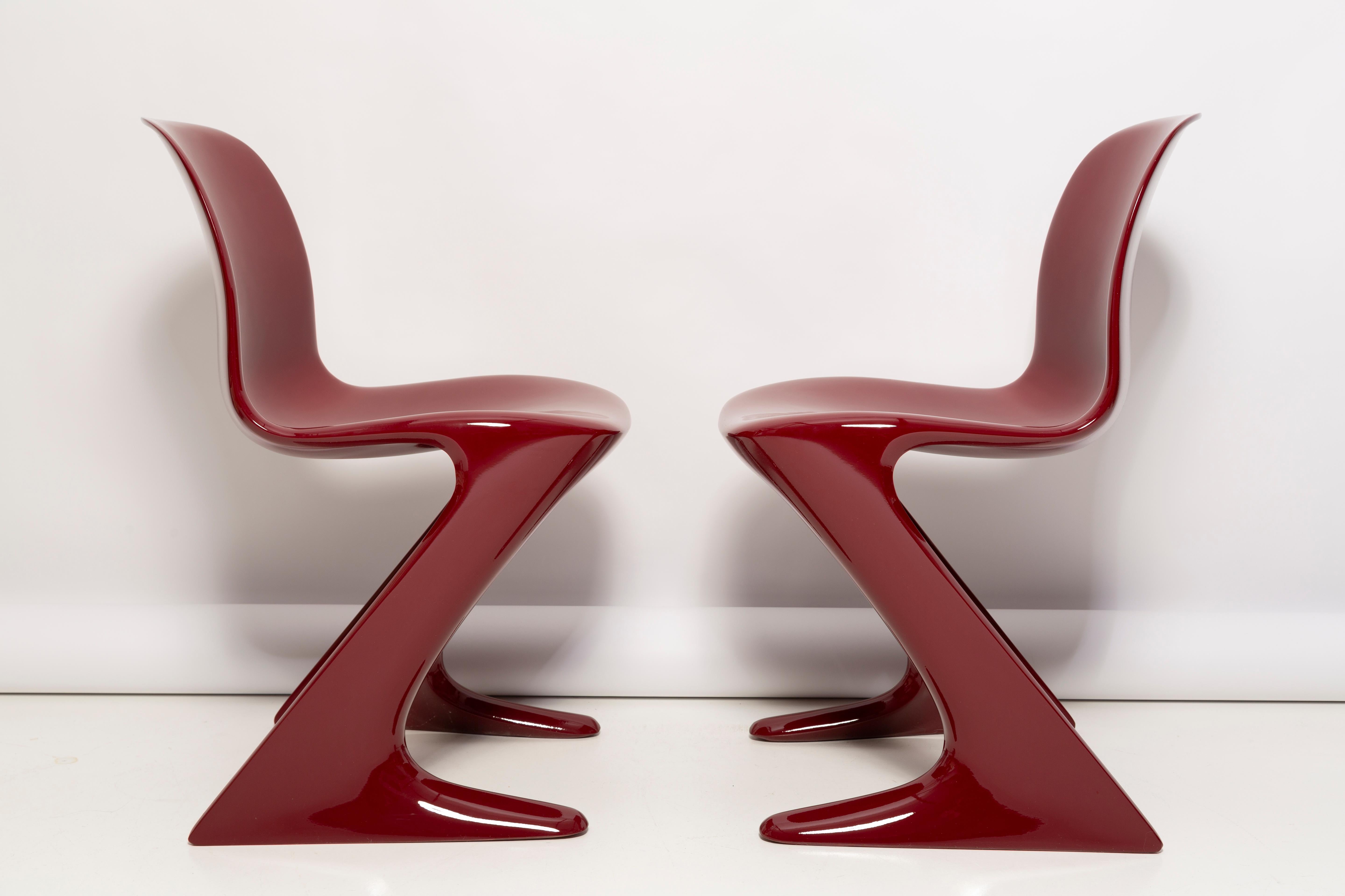 Allemand Paire de chaises Kangourouo rouge foncé conçue par Ernst Moeckl, Allemagne, 1968 en vente